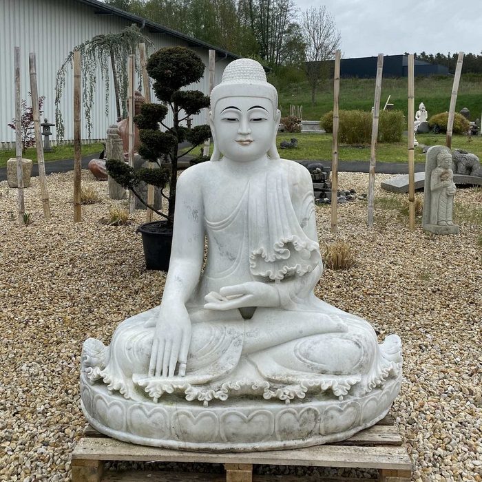 Asien LifeStyle Gartenfigur Marmor Buddha Statue (145cm) Mandalay Burma Skulptur aus Nachlass