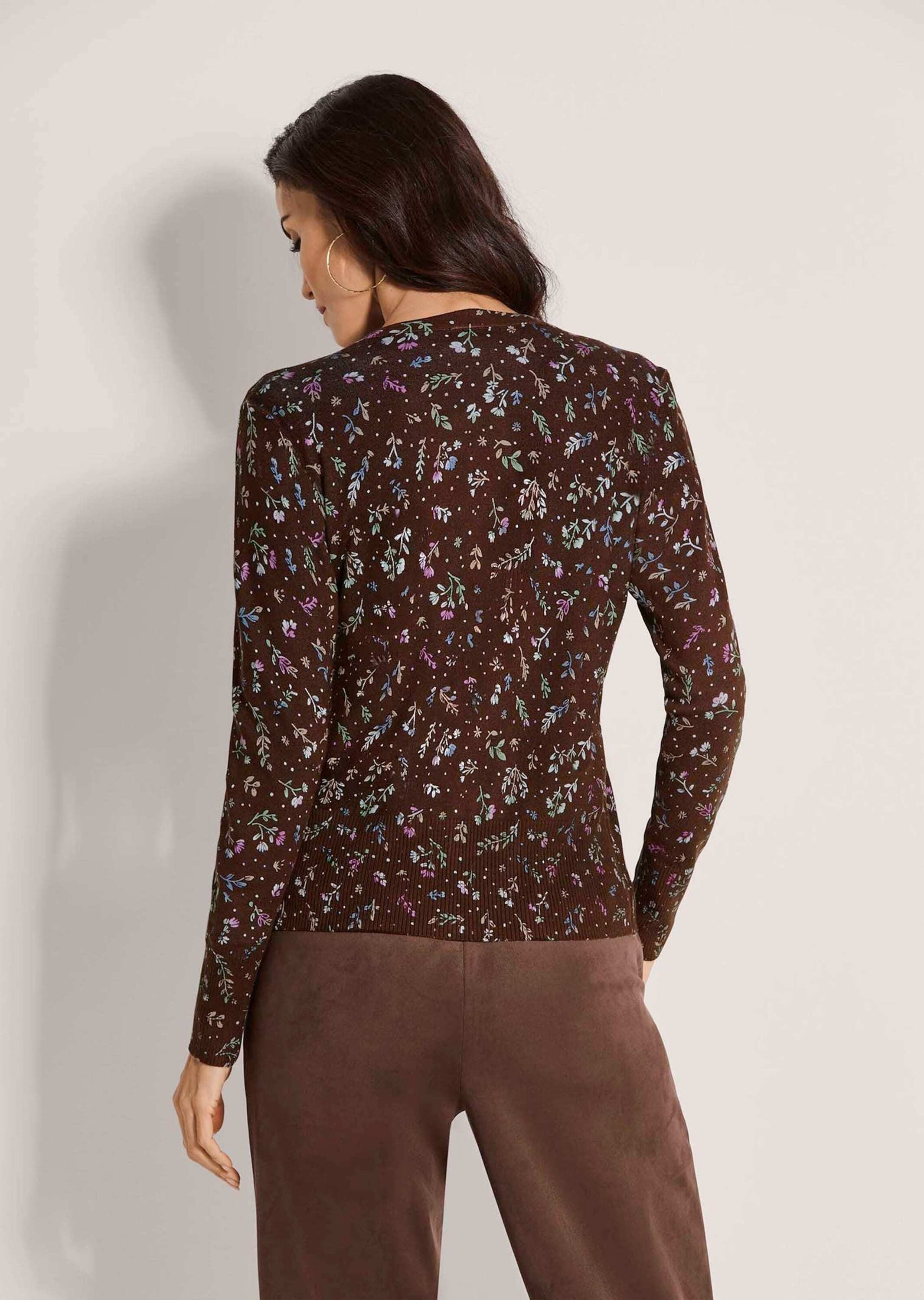MADELEINE Strickjacke Feine Strickjacke mit Blumenprint Tiefer V-Ausschnitt, durchgehende Knopfleiste & Rippbündchen