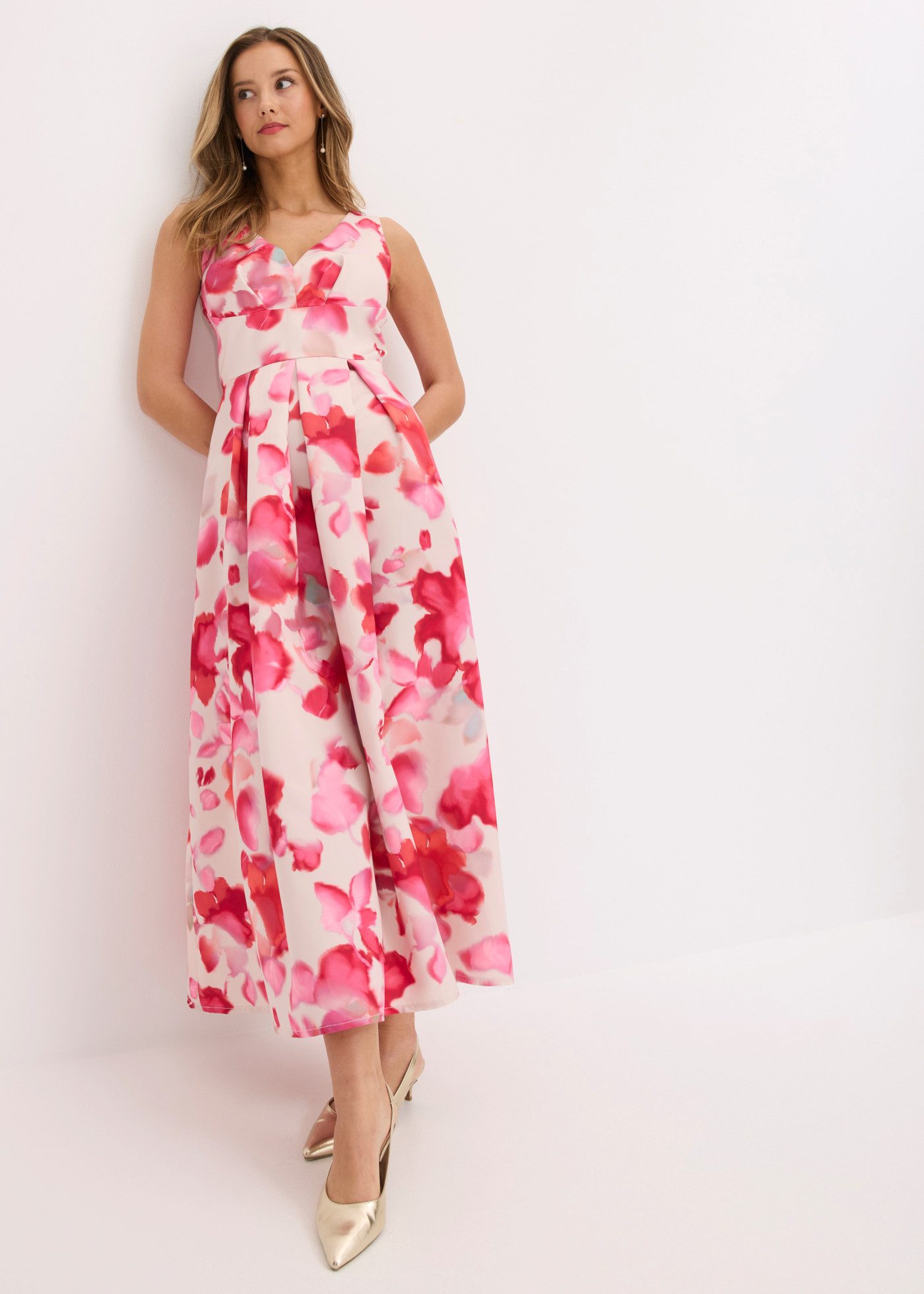 bonprix Maxikleid ausgestellte Passform, glänzender Satin mit floralem Print, ärmellos