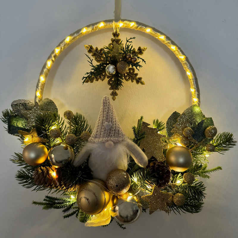 Online-Fuchs Dekokranz Türkranz Weihnachtskranz mit LED Lichterkette, Timer, Weihnachtskugeln, süßem Wichtel - Outdoor geeignet