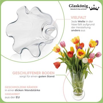 Glaskönig Tischvase Blumenvase aus Glas - Moderne Glasvase in Wellenform als Tulpenvase (mundgeblasen, Höhe 23cm Ø ca.15cm), Ideal für Tulpen, Blumensträuße und einzelne Blumen
