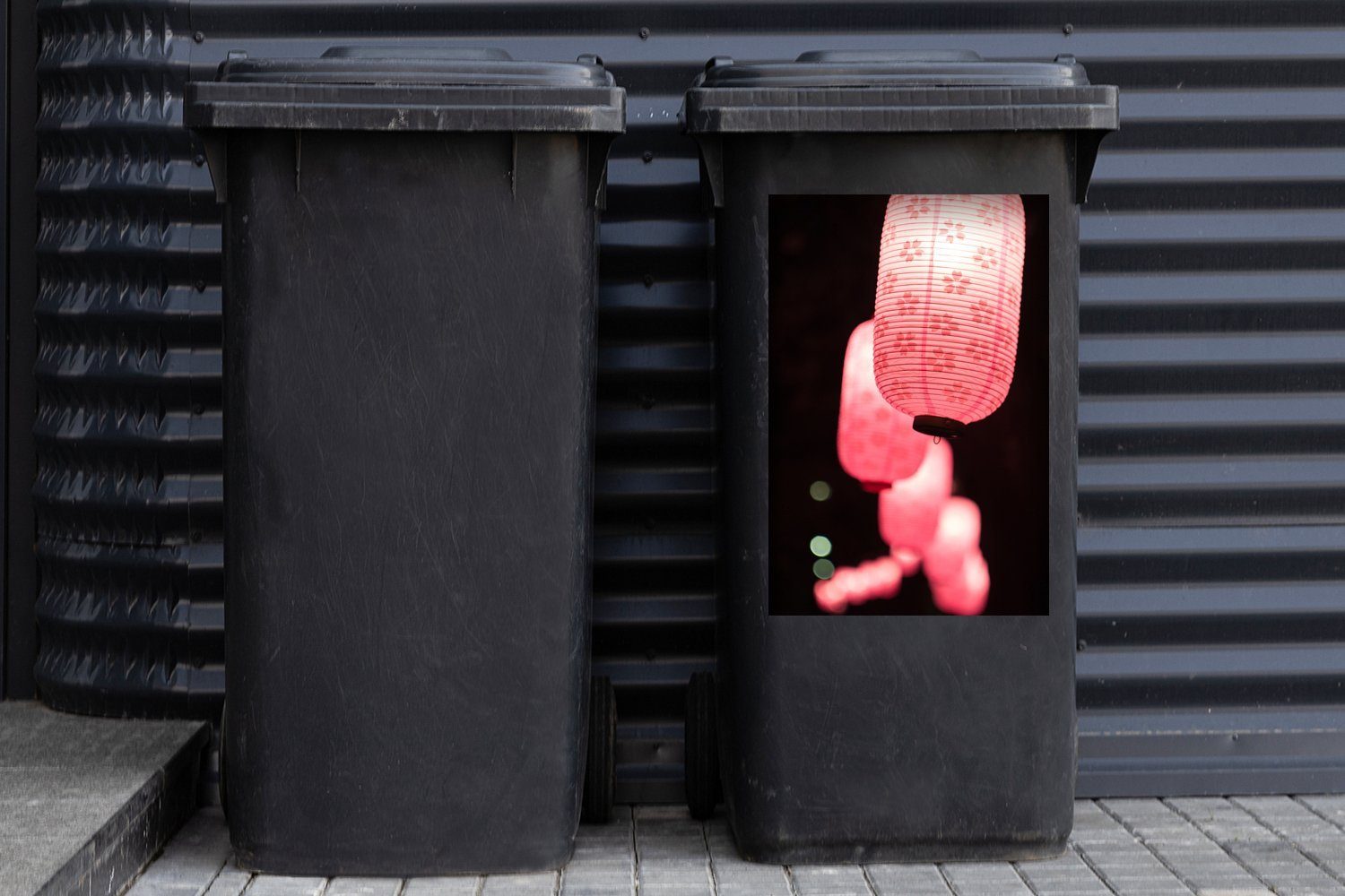MuchoWow Wandsticker Rosa Laternen in Abfalbehälter St), Reihe einer (1 Sticker, Mülleimer-aufkleber, Container, Mülltonne