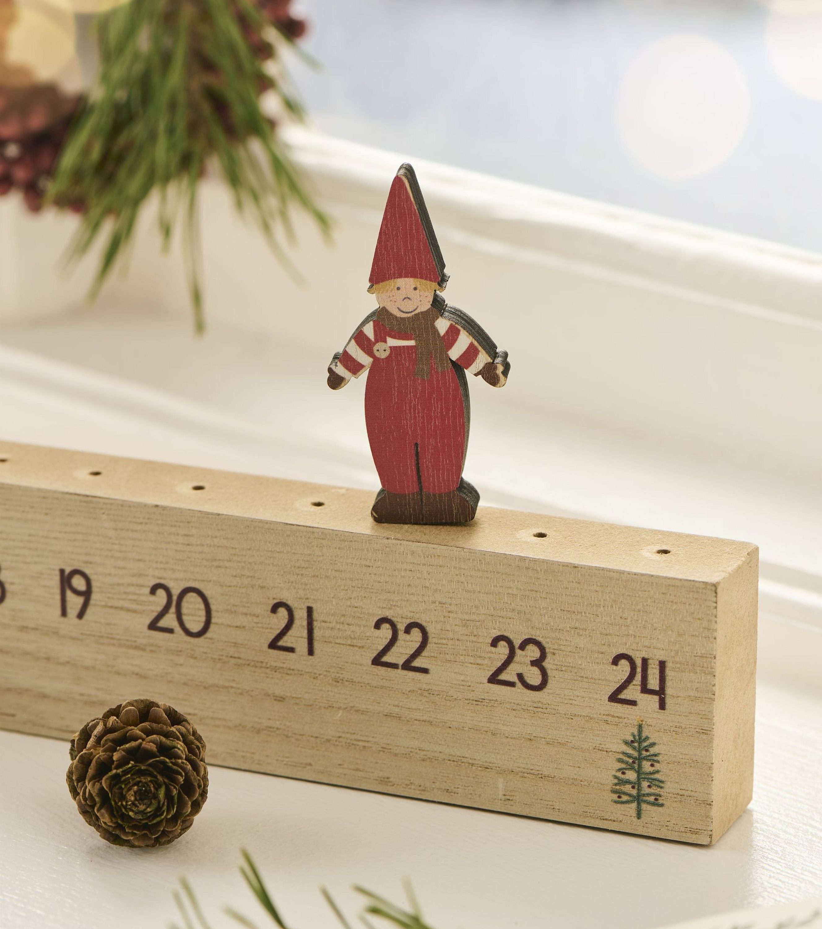 Ib Laursen Christbaumschmuck Ib Laursen - Adventskalender Weihnachtskalender Wichtel L50cm Holz