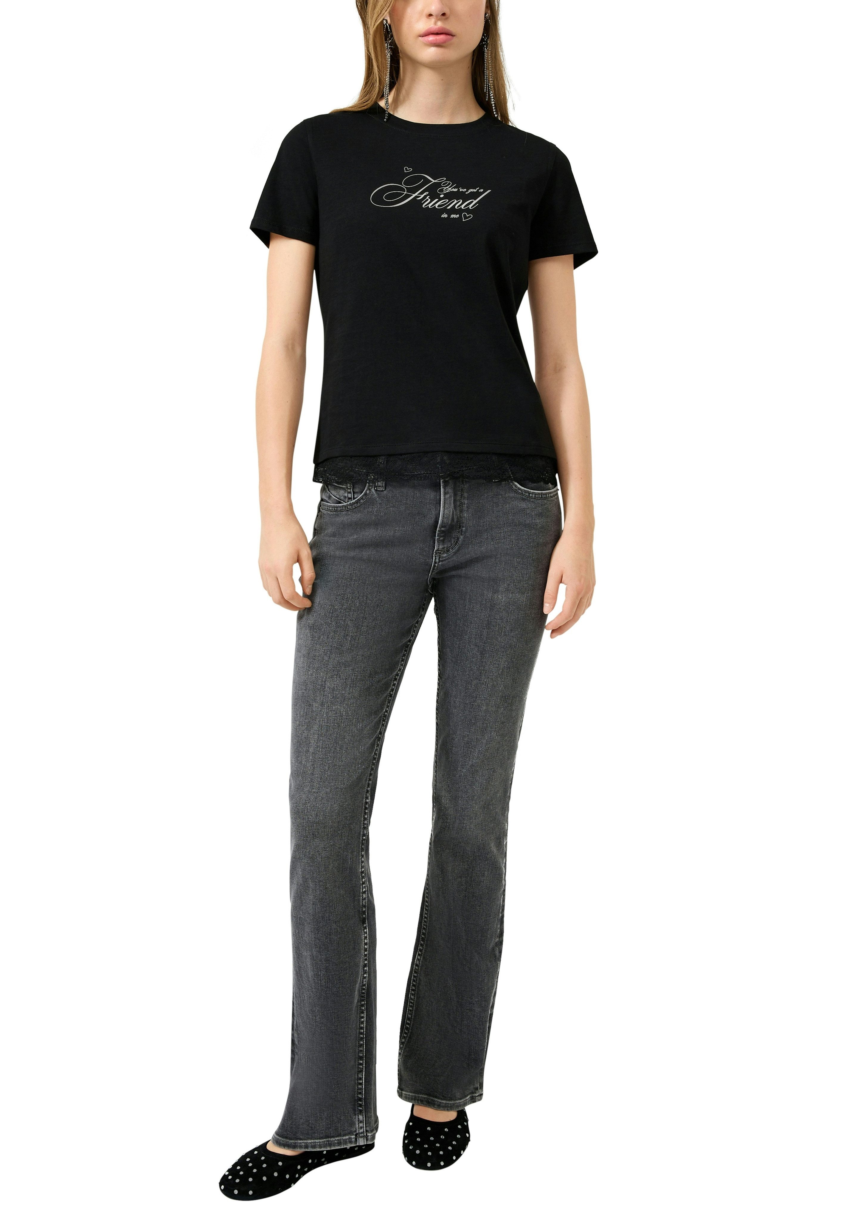 QS Rundhalsshirt mit Letter-Print und Spitze am Saum – Bild 3 von 4