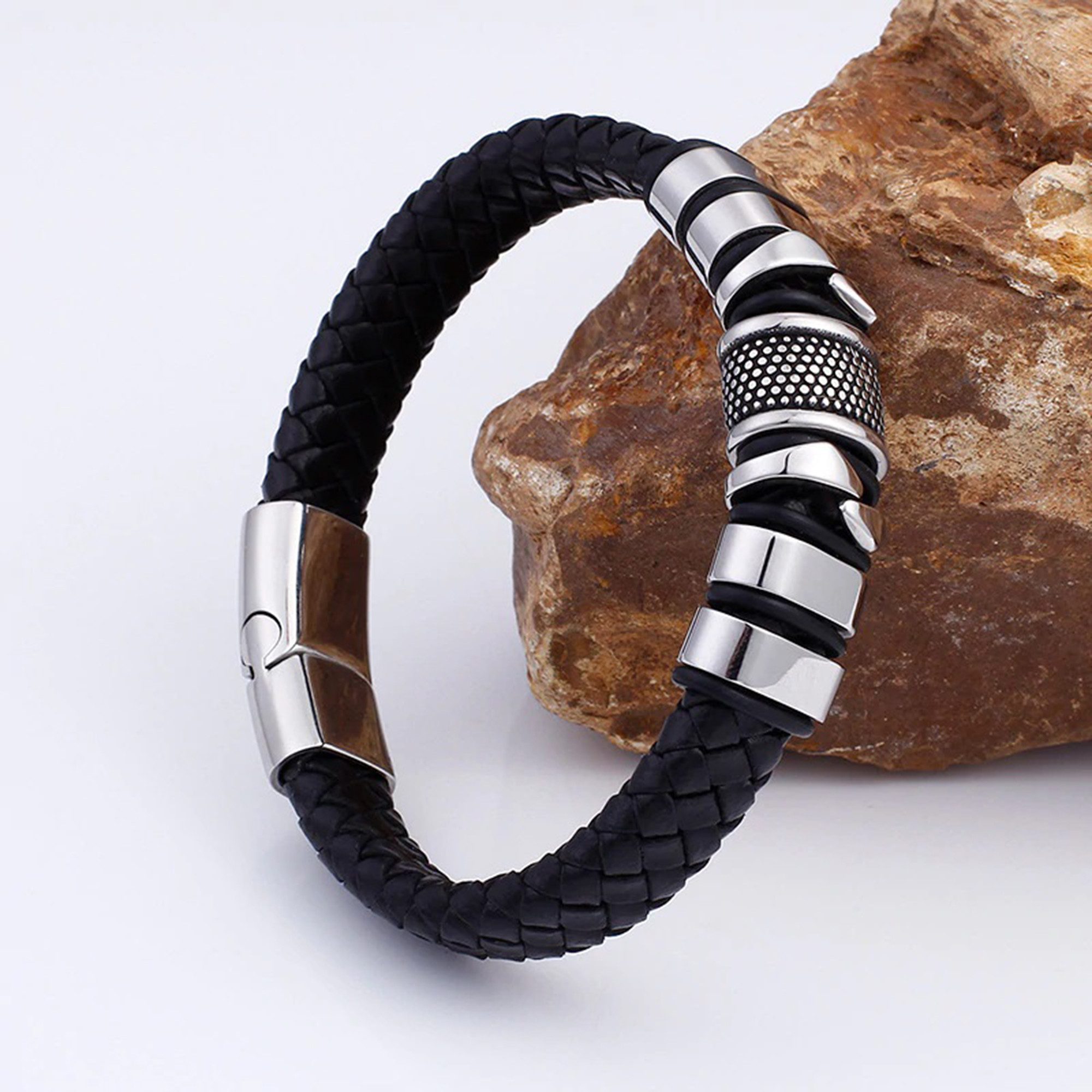UNIQAL.de Lederarmband „MAMBA“ – Maskulines Design in Schwarz & Silber (Echtleder, Edelsthal, Magnetverschluss mit Verlängerungsglied, perfektes Geschenk, Bewährte UNIQAL Qualität), Designed in Germany