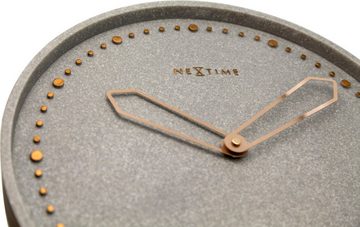 NEXTIME Wanduhr 3197 (Kontrast durch rauen Beton und glänzenden Rosegold-Elementen)