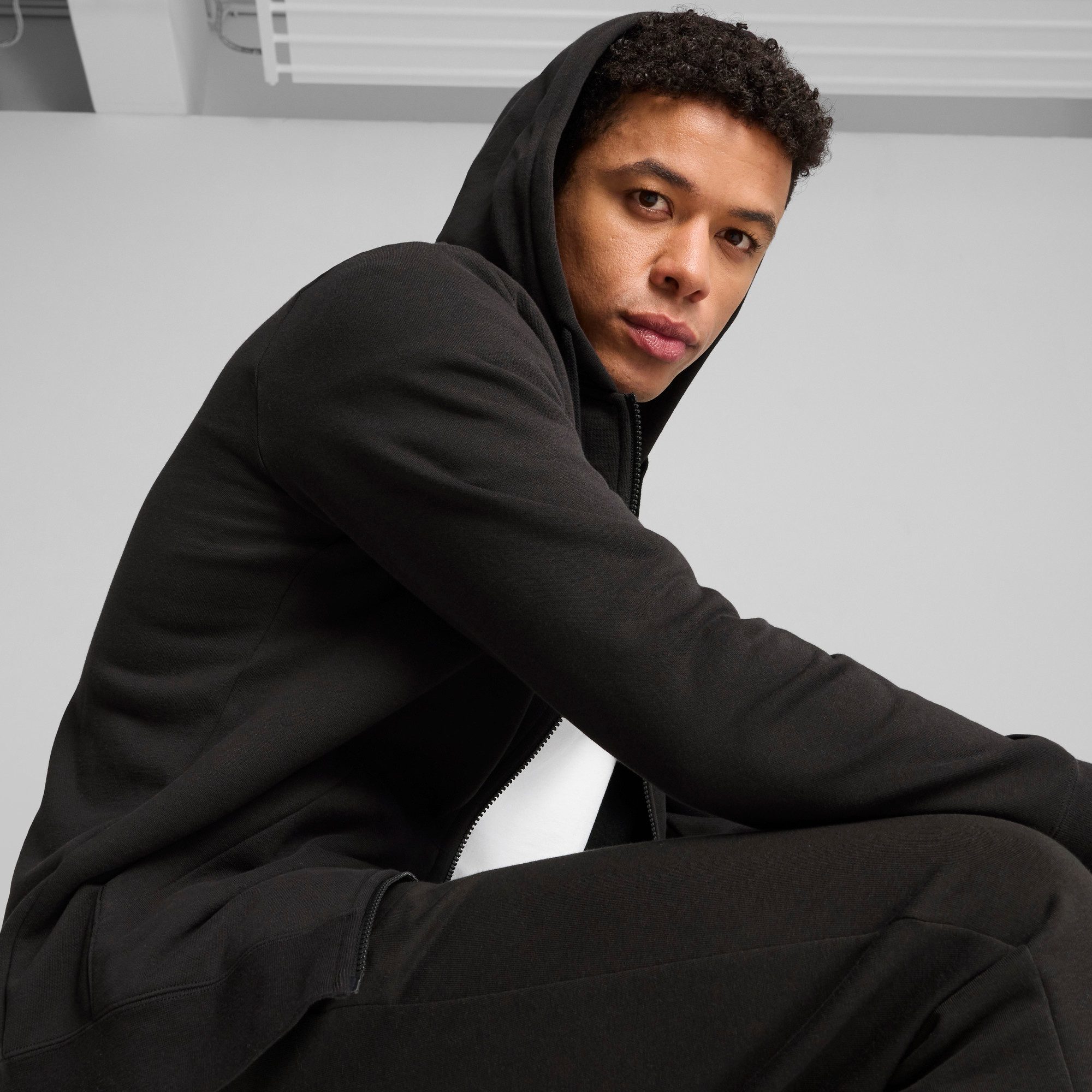 PUMA Kapuzensweatjacke ESS NO 1 LOGO FULL-ZIP HOODIE FL mit verstellbarer Kapuze, für Freizeit und Sport