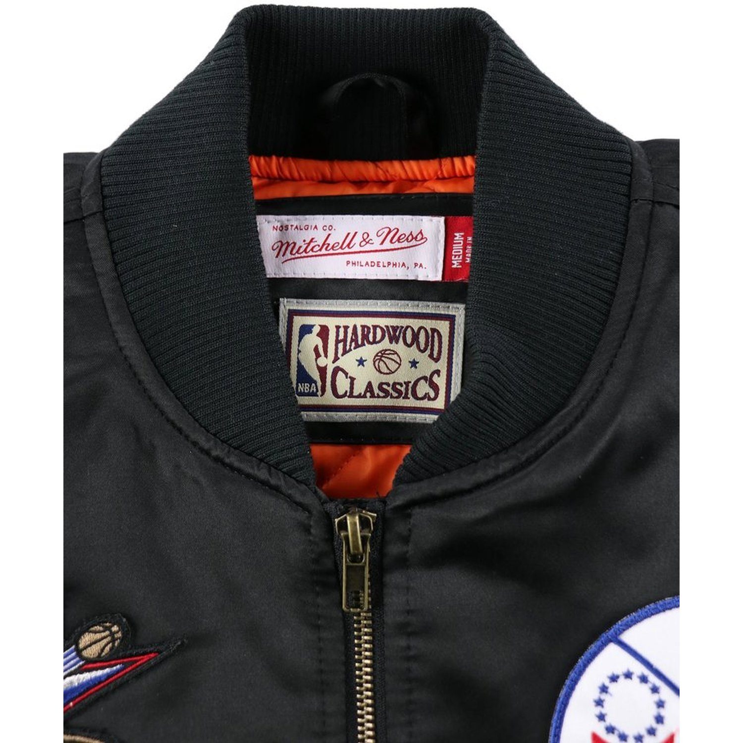 Satin 76ers Mitchell FLIGHT Philadelphia Bomberjacke & Ness