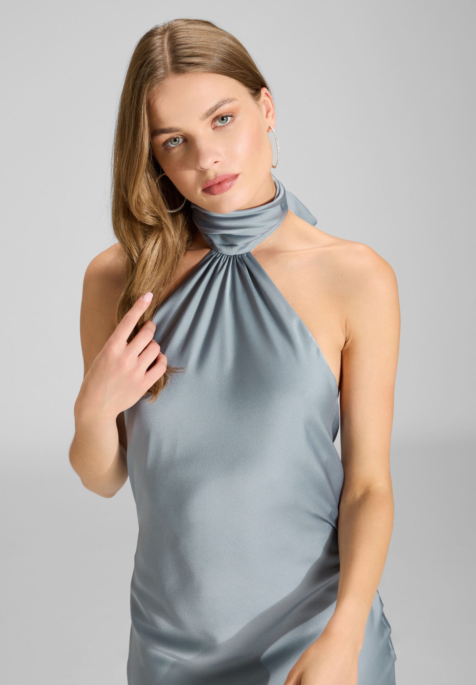 SWING Abendkleid - Abendkleid aus nachhaltigem Satin mit Stehkragen Figurbetonte Passform