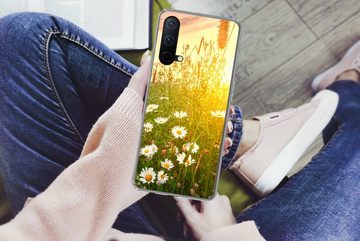 MuchoWow Handyhülle Blumen - Gänseblümchen - Natur - Sonne - Horizont, Phone Case, Handyhülle OnePlus Nord CE 5G, Silikon, Schutzhülle