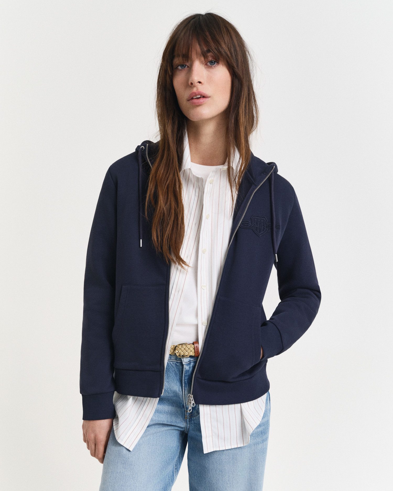 Gant Kapuzensweatjacke REG TONAL SHIELD ZIP HOODIE Markenstickerei, Kapuze, Rippbündchen