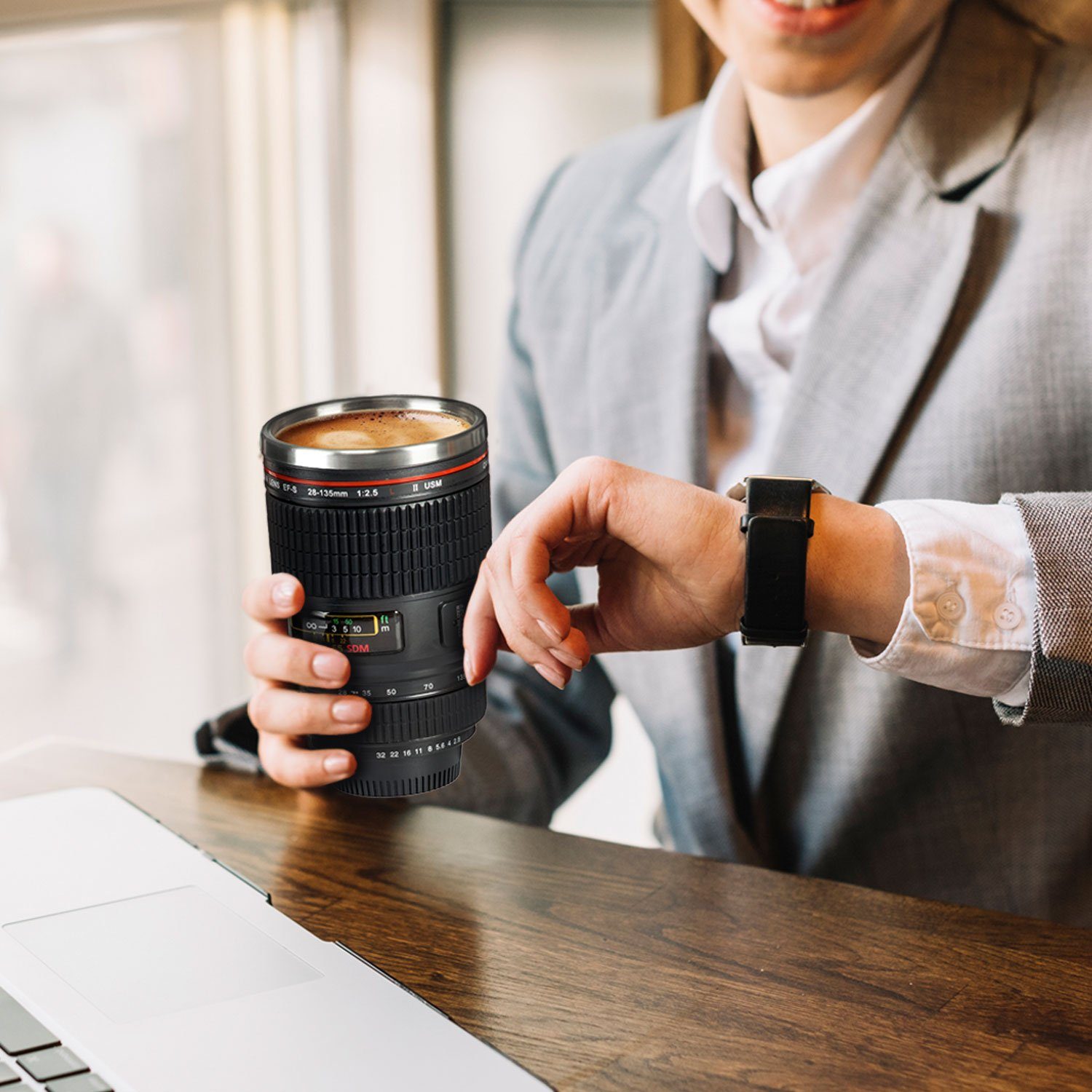 Goods+Gadgets Tasse Kamera Objektiv Thermobecher – Kaffee-Tasse für Fotografen & unterwegs, Edelstahl, Kaffee to-go Becher 300 ml – Bild 5 von 5