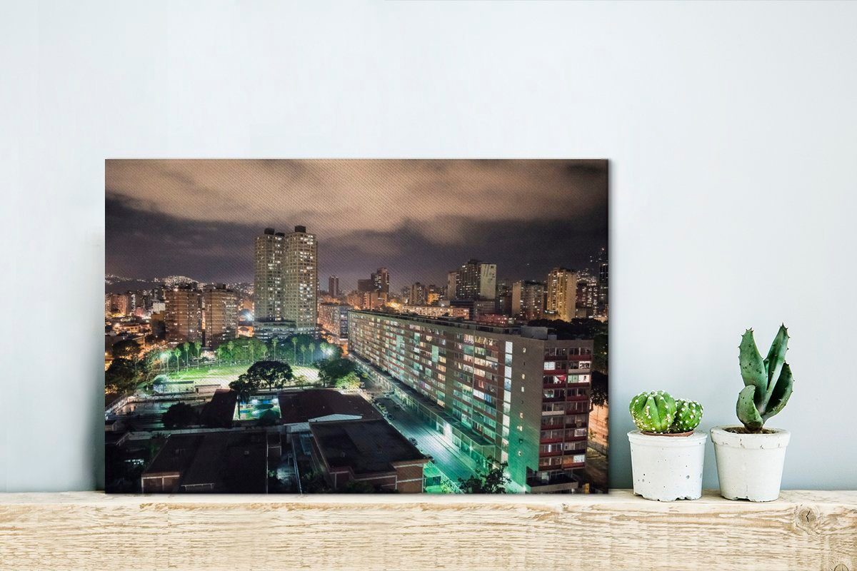 Leinwandbilder, Wandbild Skyline Caracas Aufhängefertig, (1 OneMillionCanvasses® St), Nächtliche Wanddeko, Leinwandbild Venezuela, 30x20 cm