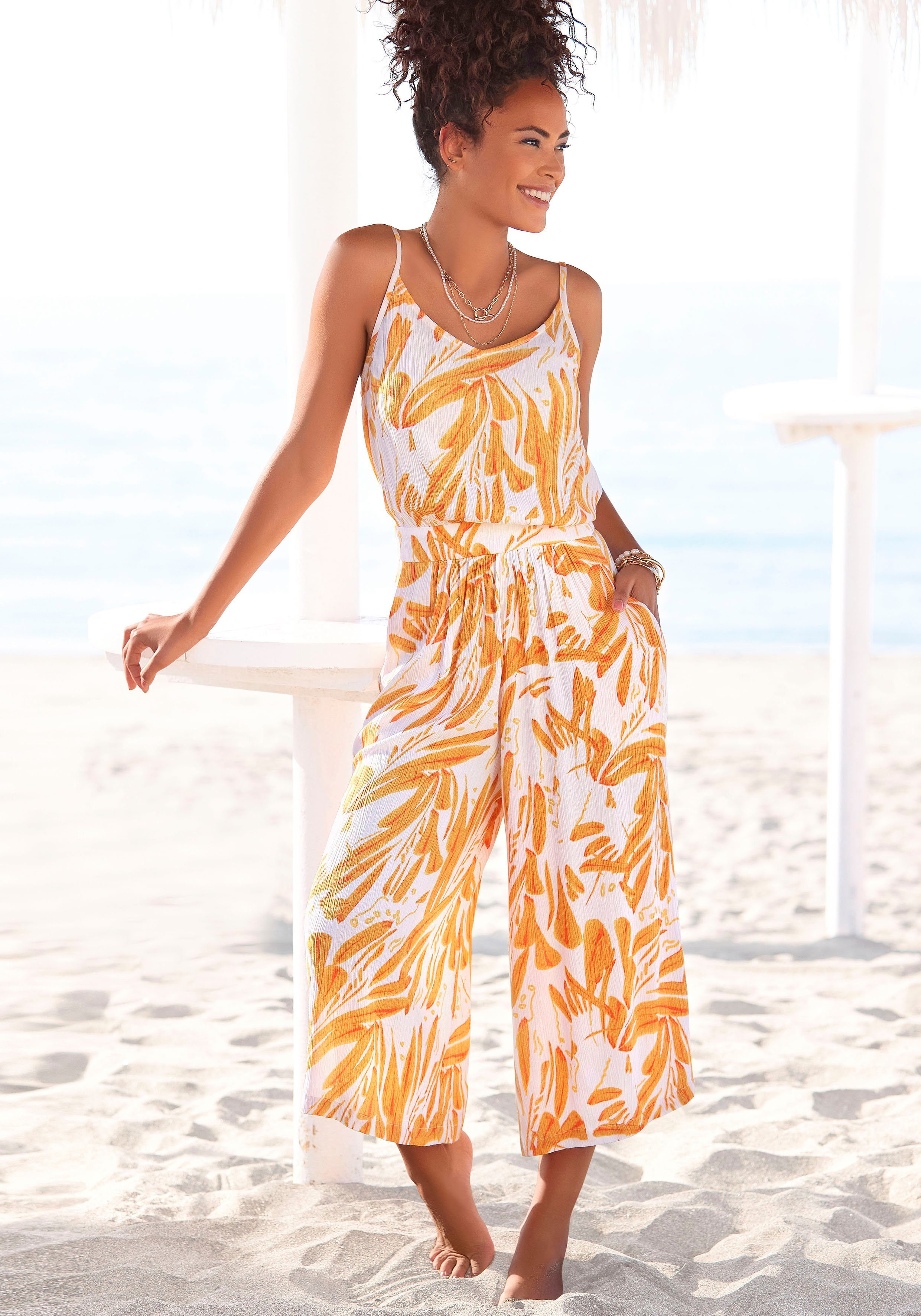 LASCANA Strandhose, mit floralem Alloverdruck und Taschen, elastisch,  lockere Passform bei OTTOversand