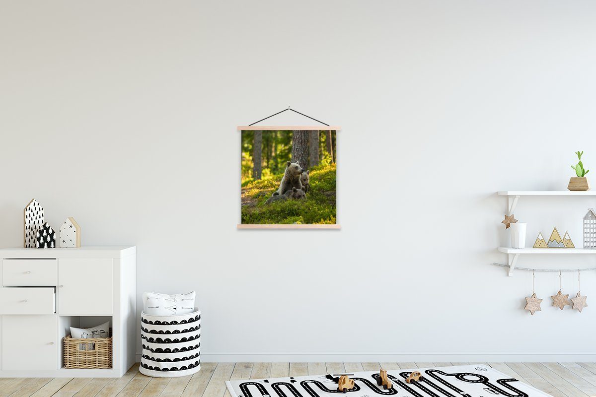 Wald, MuchoWow Bilderleiste, Textilposter für - Wohnzimmer, (1 Bär Braun - Poster Posterleiste, Magnetisch St),
