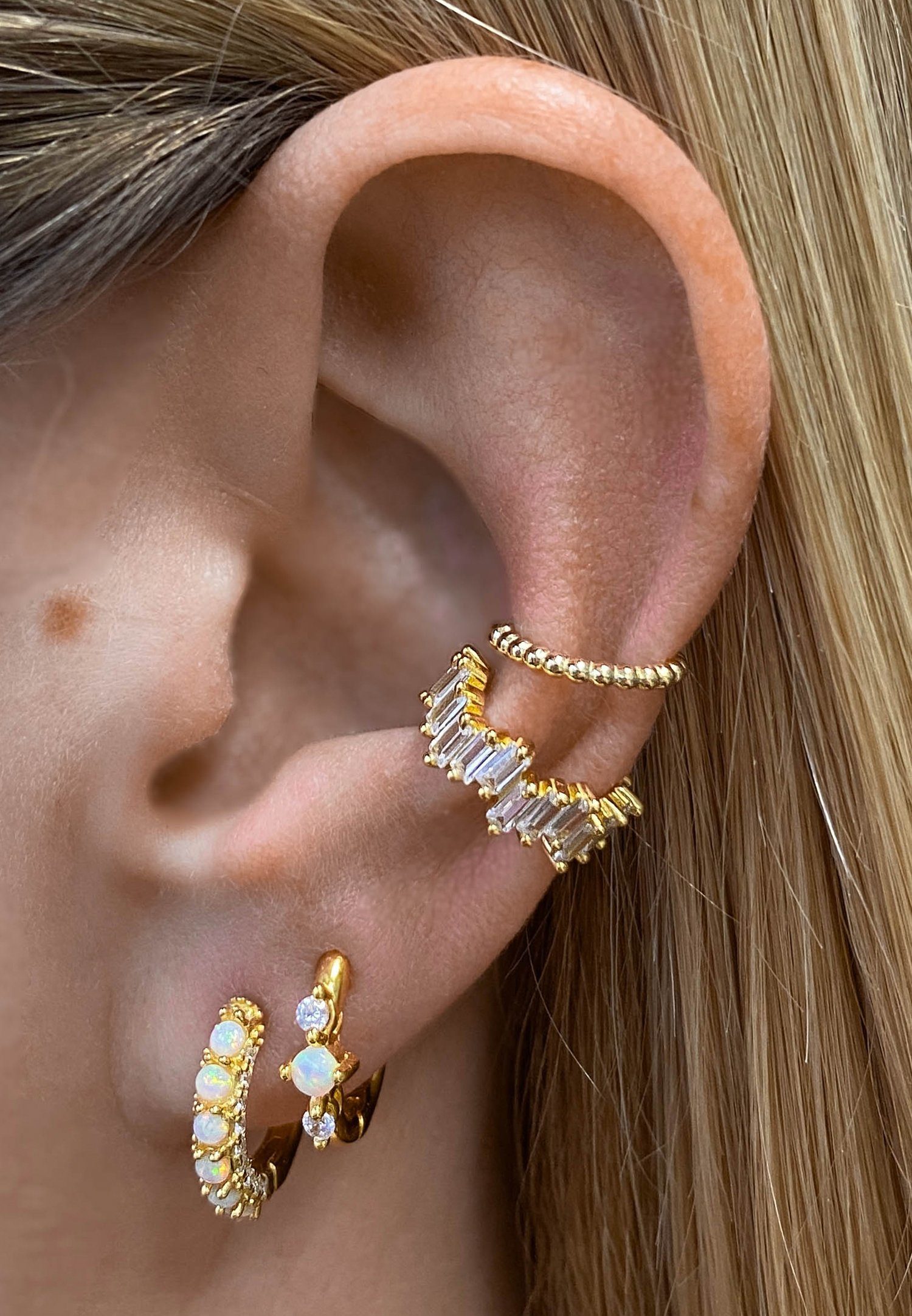 weiße Brandlinger Brisbane, vergoldet, Zirkoniasteine und Silber Creolen Weißer Ohrringe Paar Opal 925