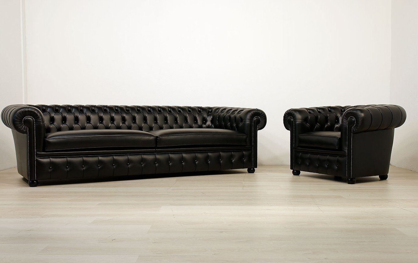 JVmoebel Sofa Schwarze Chesterfield Design Luxus Polster Couch Sitz Leder, Made in Europe