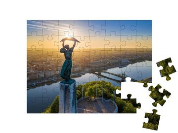 puzzleYOU Puzzle Ungarische Freiheitsstatue und Freiheitsbrücke, 48 Puzzleteile, puzzleYOU-Kollektionen Budapest, Europäische Städte