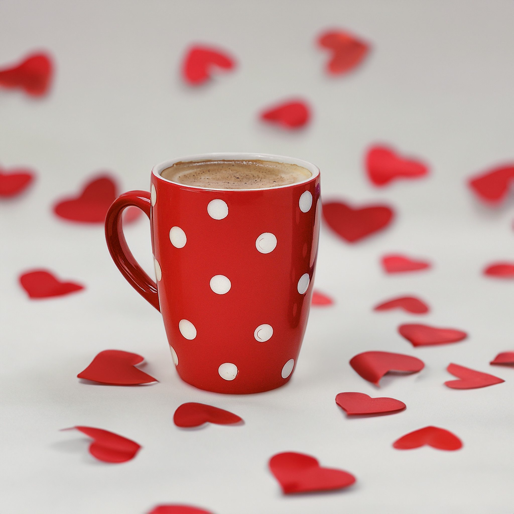 matches21 HOME & HOBBY Tasse Schönes Kaffeetassen 4er Set Keramik 250 ml, einfarbig gepunktet, 4-tlg., Keramik, Klassische Kaffee-Becher in blau rot gelb grün auch aus Teetassen