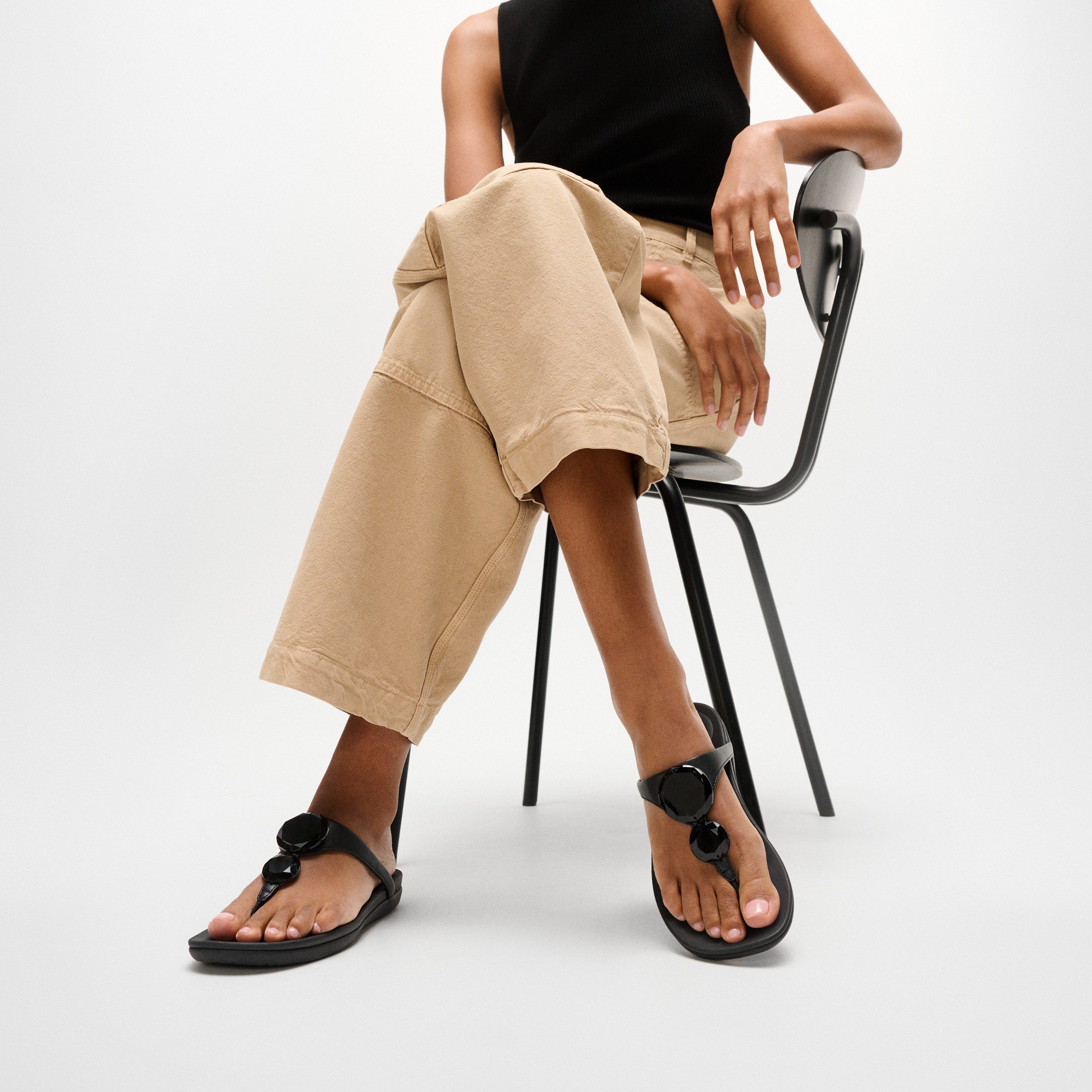Fitflop SOLAY GLOSSY-DISC TOE-POST SANDALS Zehentrenner Dianette, Sommerschuh mit Metallic Detail