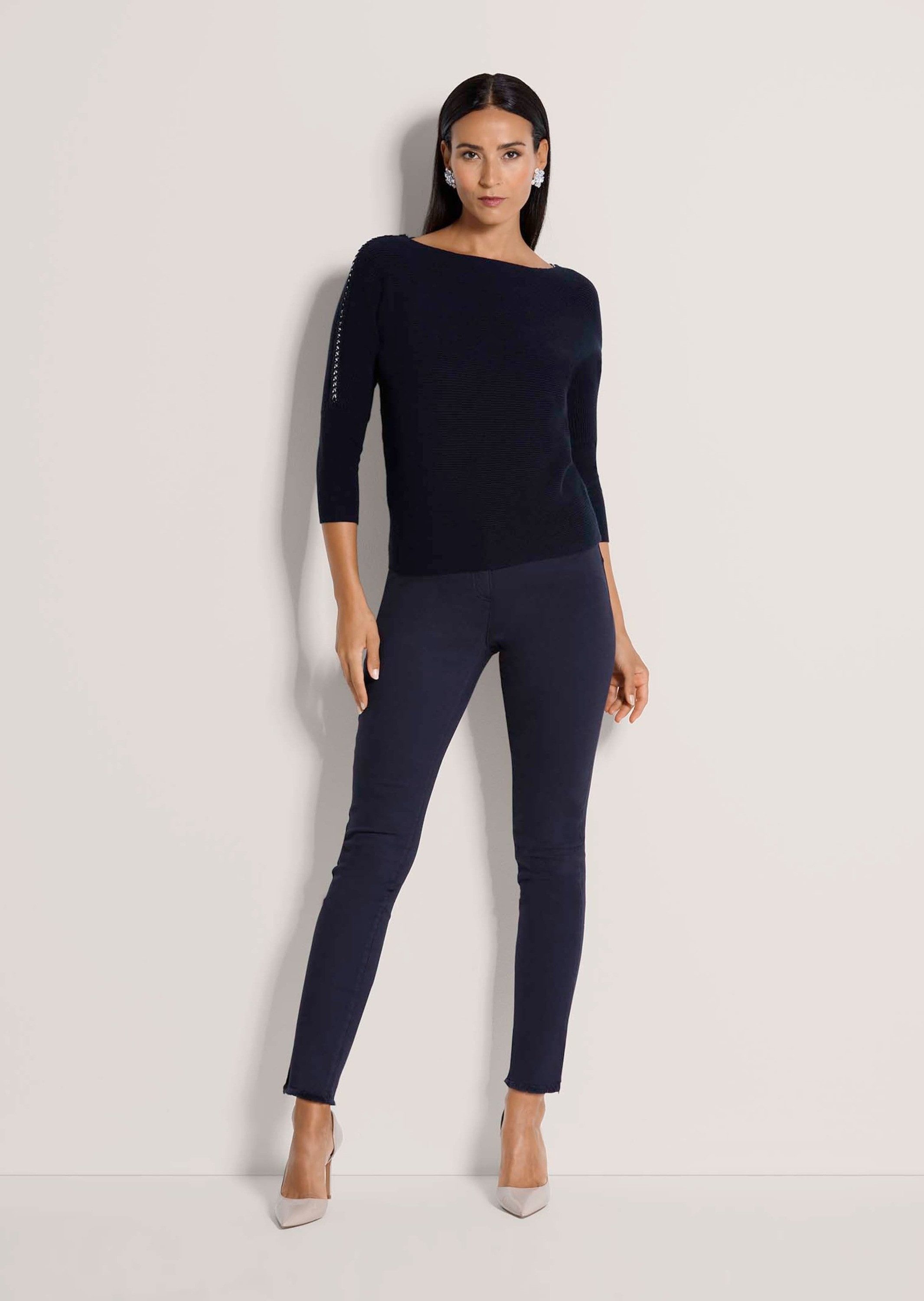 MADELEINE Strickpullover Viskosepullover mit Deko-Kette Sommerpulli mit U-Boot-Ausschnitt, Rippenstruktur und 3/4-Arm