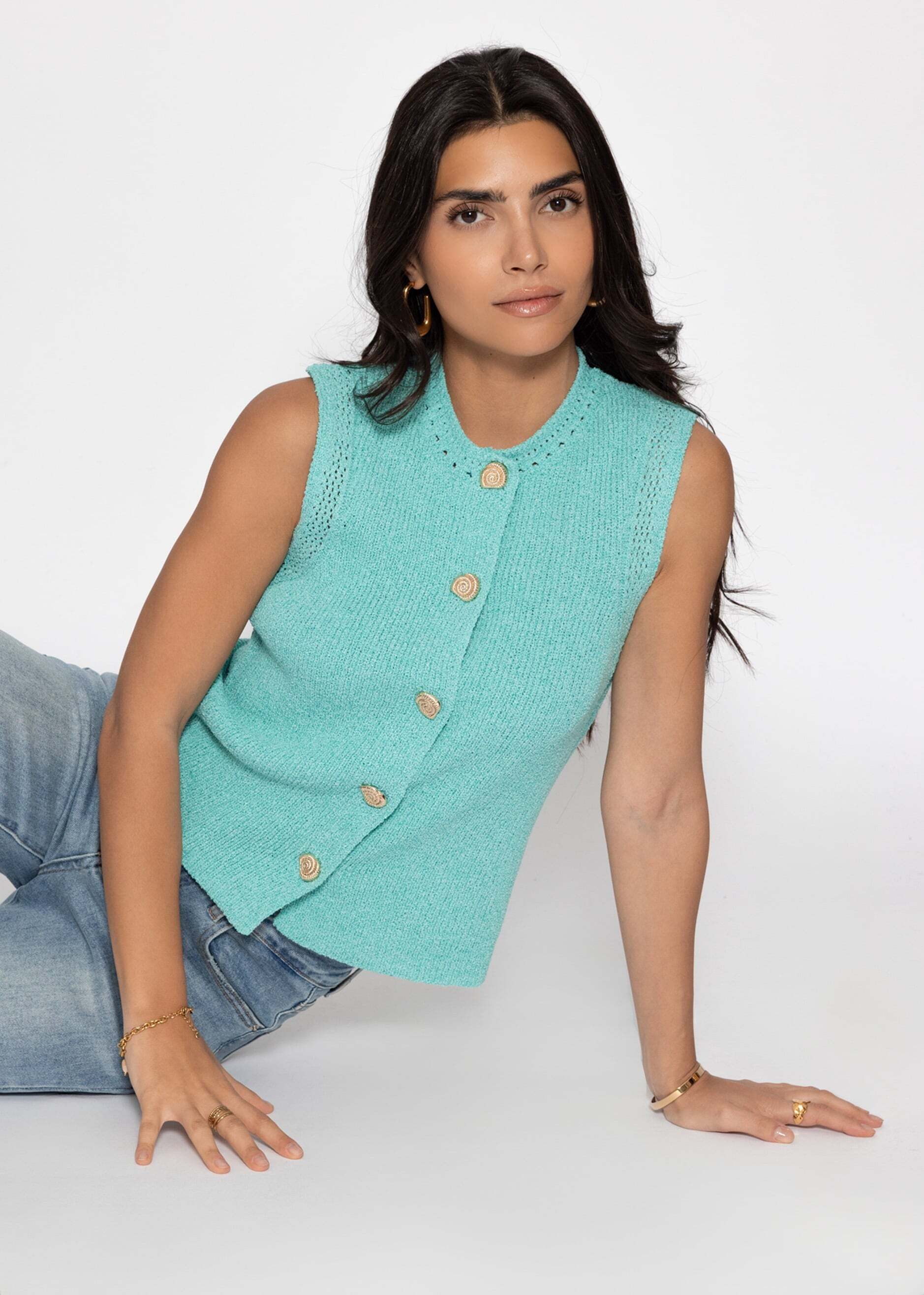 SASSYCLASSY Stricktop Strick Top mit Muschelknöpfen für Damen Ärmelloses Top mit Rundhalsausschnitt und Lochstrick Details – Bild 5 von 5