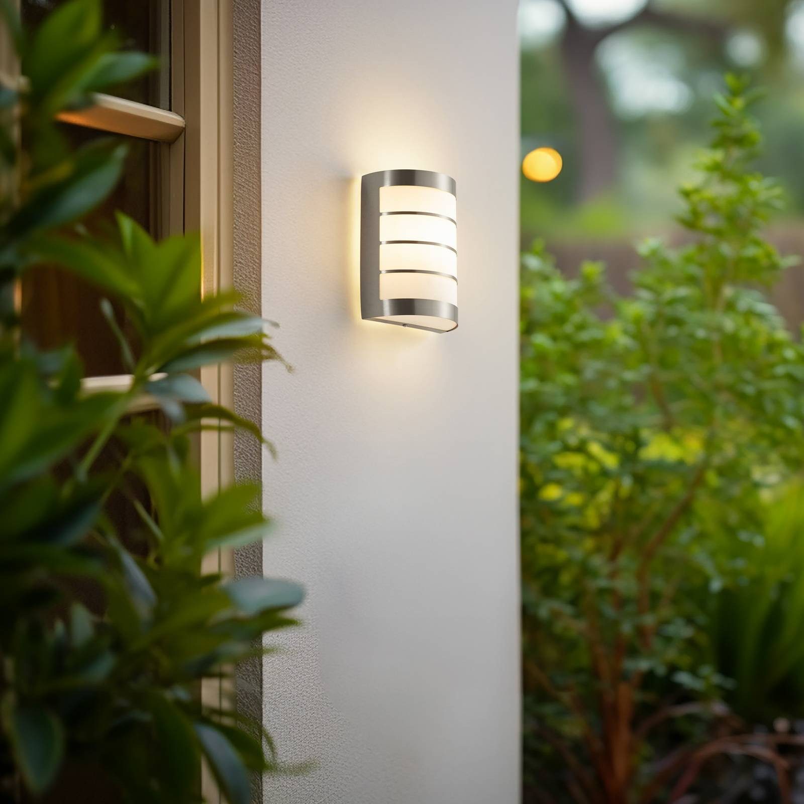 Lindby Außen-Wandleuchte Noyan, Edelstahl Alu IP44, 1 x 15 W LED