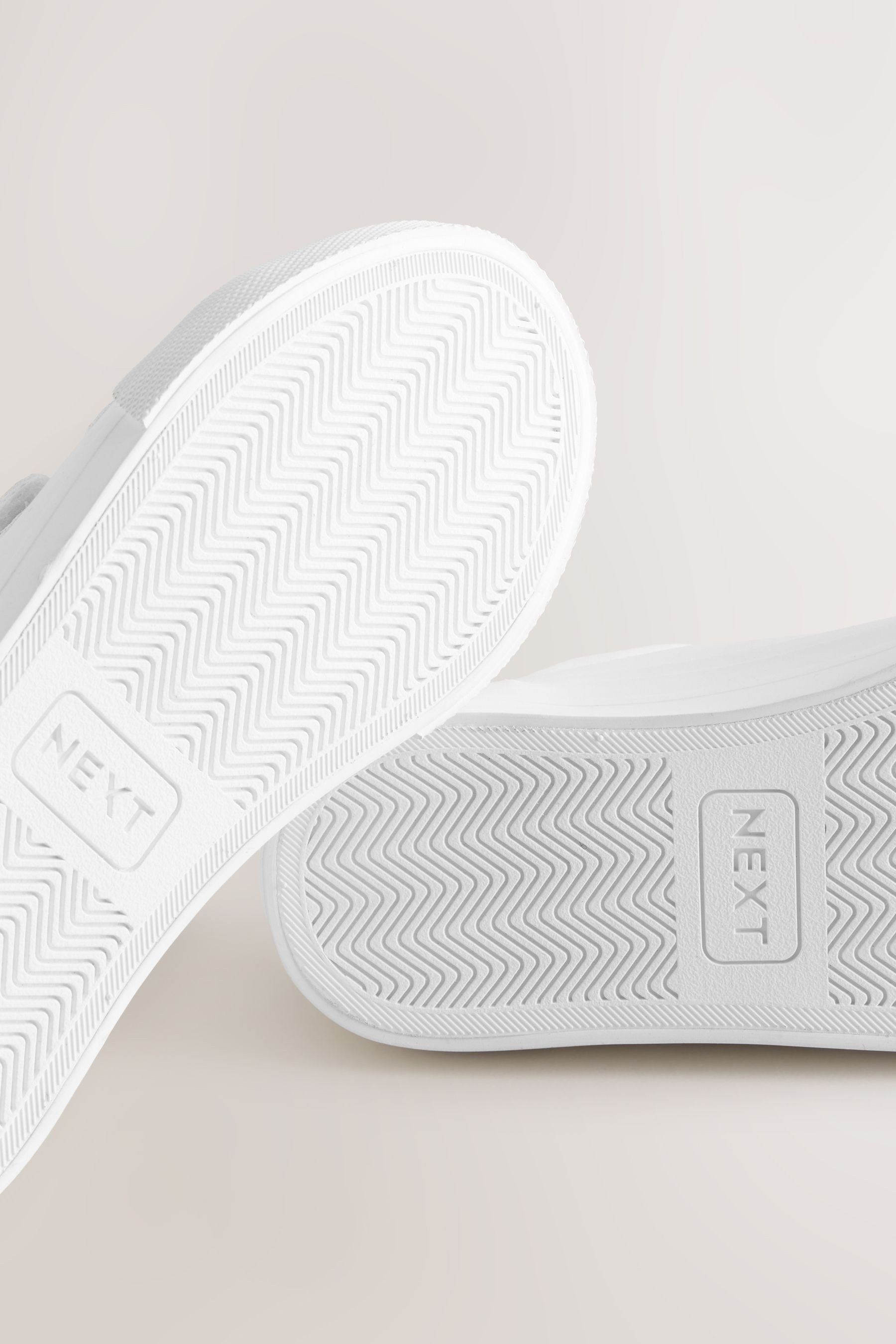 Next Lässig-elegante Sneaker, weite Passform Sneaker (1-tlg)