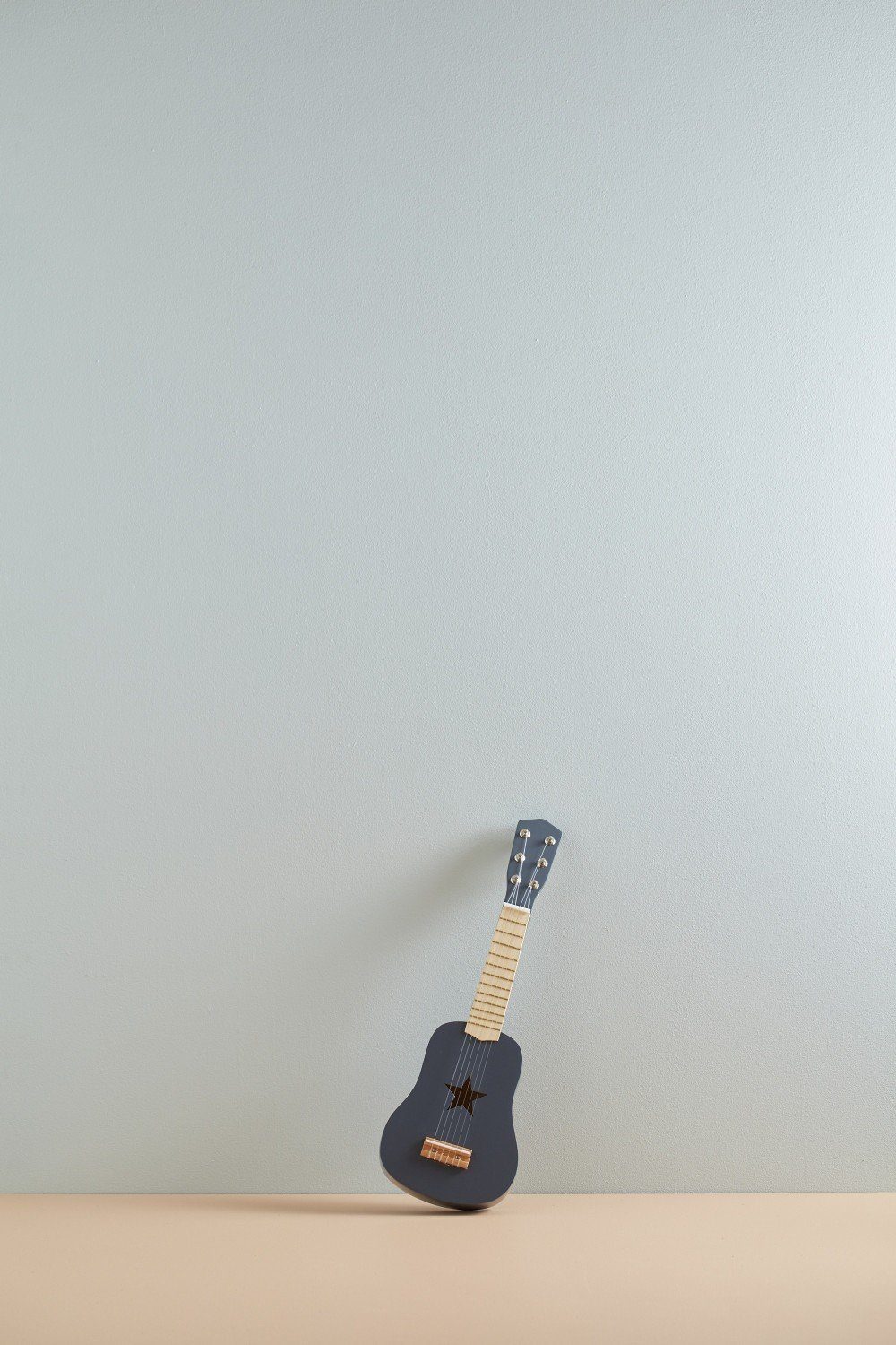 Kids Concept Spielzeug-Musikinstrument Meine erste Gitarre dunkelgrau 53cm