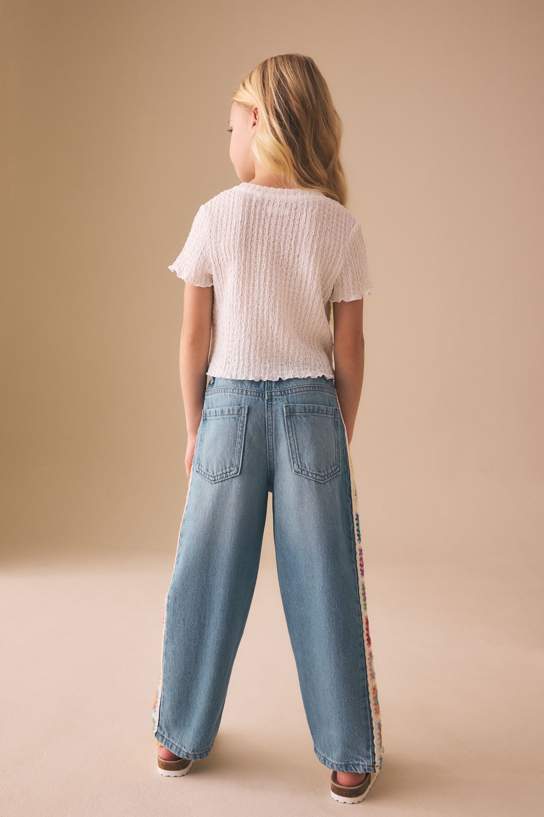 Next Weite Jeans Jeans mit Seitenstreifen und Häkeldetail (1-tlg)
