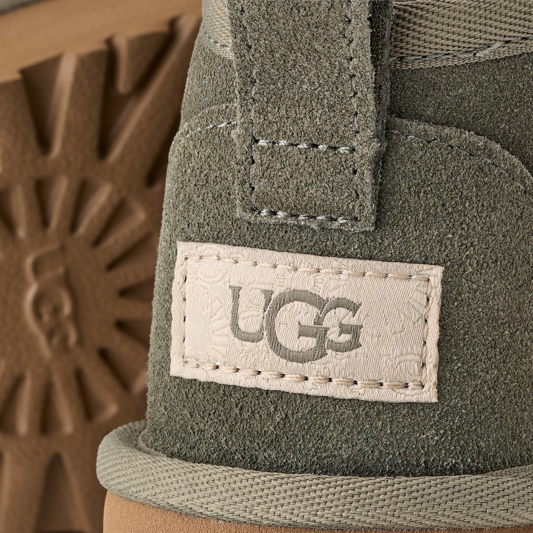 UGG UNISEX, KIDS' CLASSIC ULTRA MINI PLATFORM Schlupfboots, Plateaustiefel, Boots, Winterboots mit Logo-Aufnäher an der Ferse