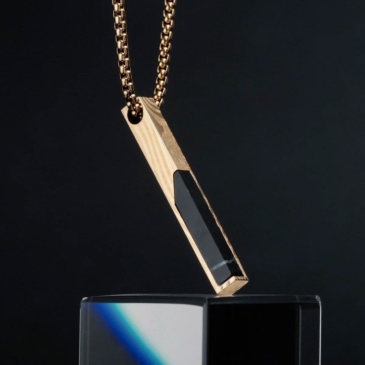 Holzkern Kette mit Anhänger Edelstahl Campania Schwarzer Marmor/Damast Goldfarben