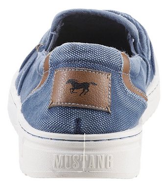 Mustang Shoes Slipper mit kleinen Stretcheinsätzen