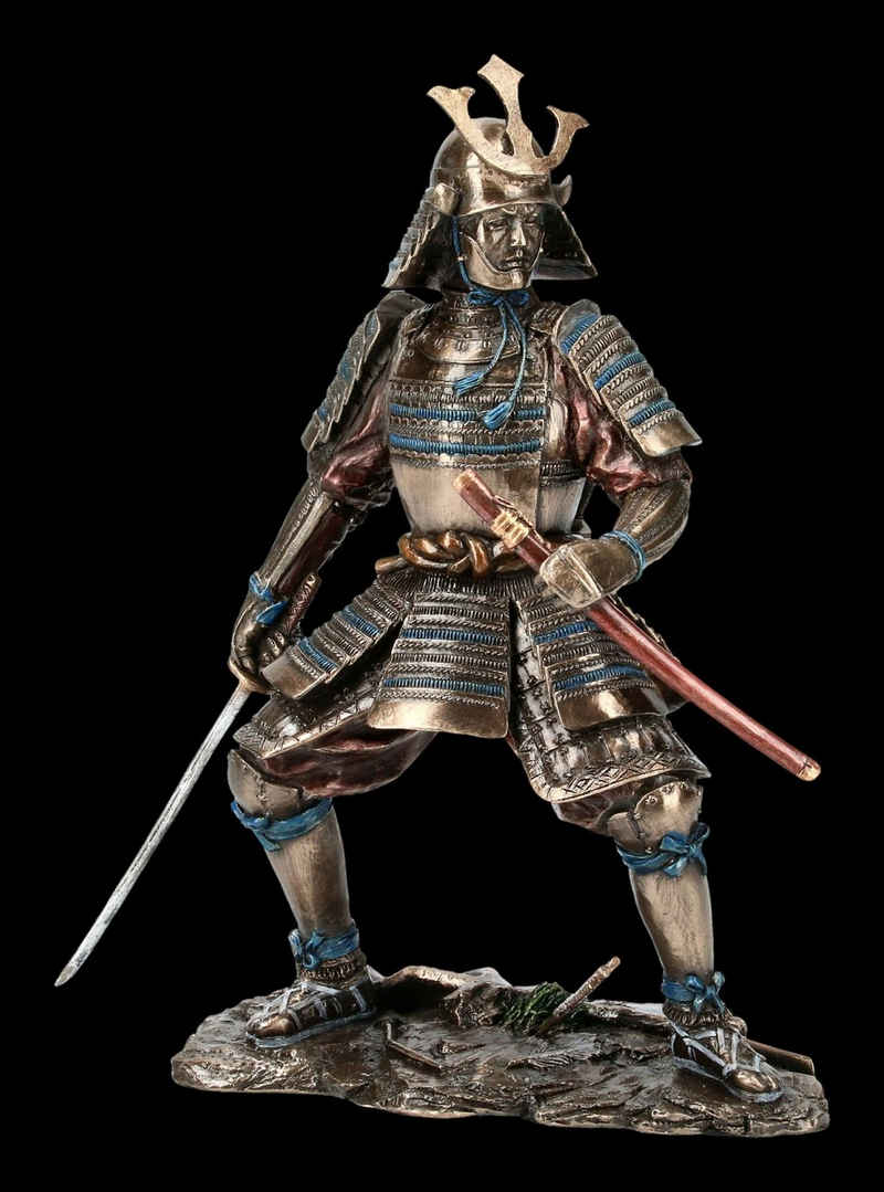 Figuren Shop GmbH Dekofigur Samurai Figur - Krieger in Rüstung mit zwei Schwertern - Deko