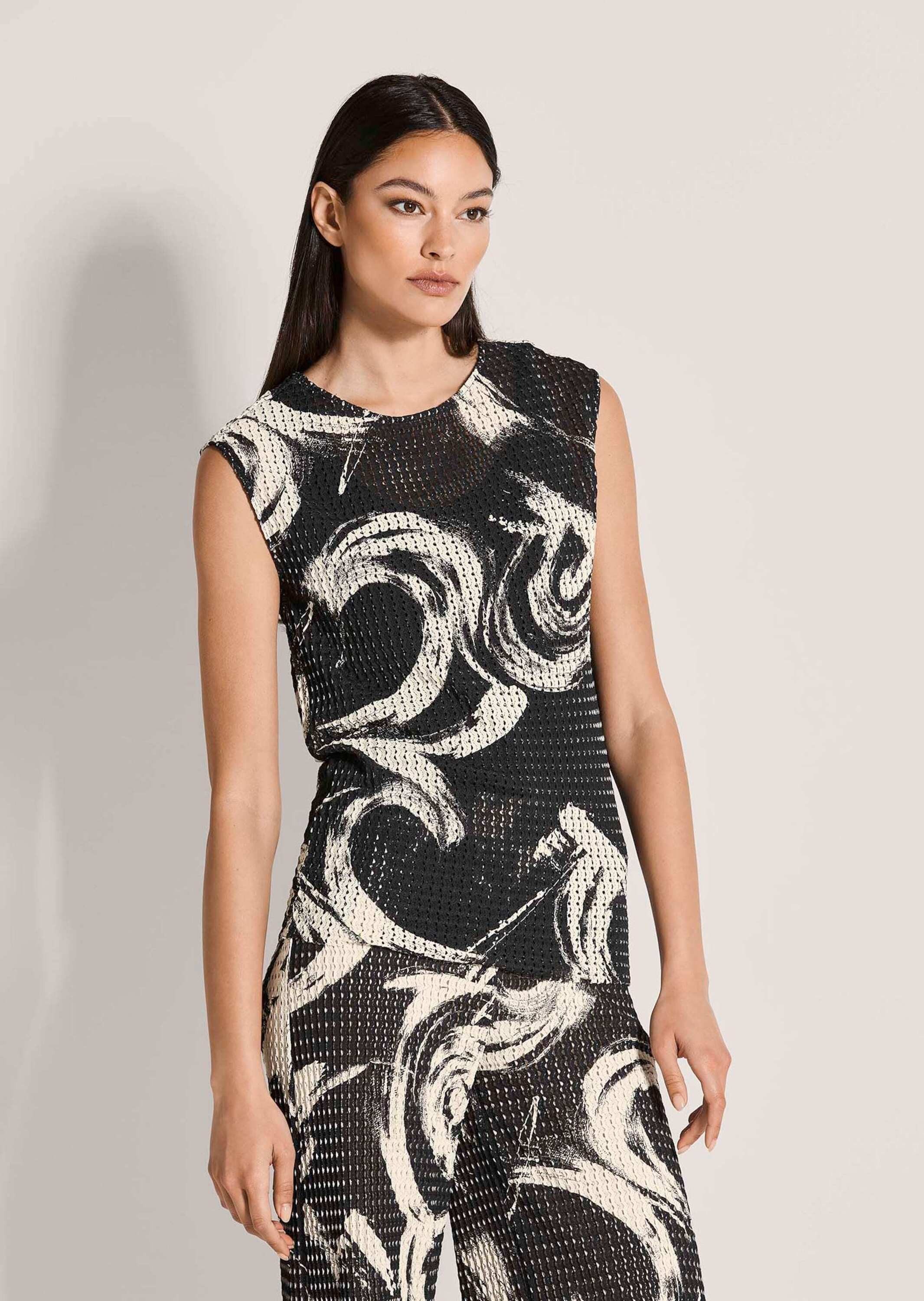 MADELEINE Shirttop Ajourshirt mit grafischem Muster Stretchshirt mit U-Boot-Ausschnitt und ohne Arm