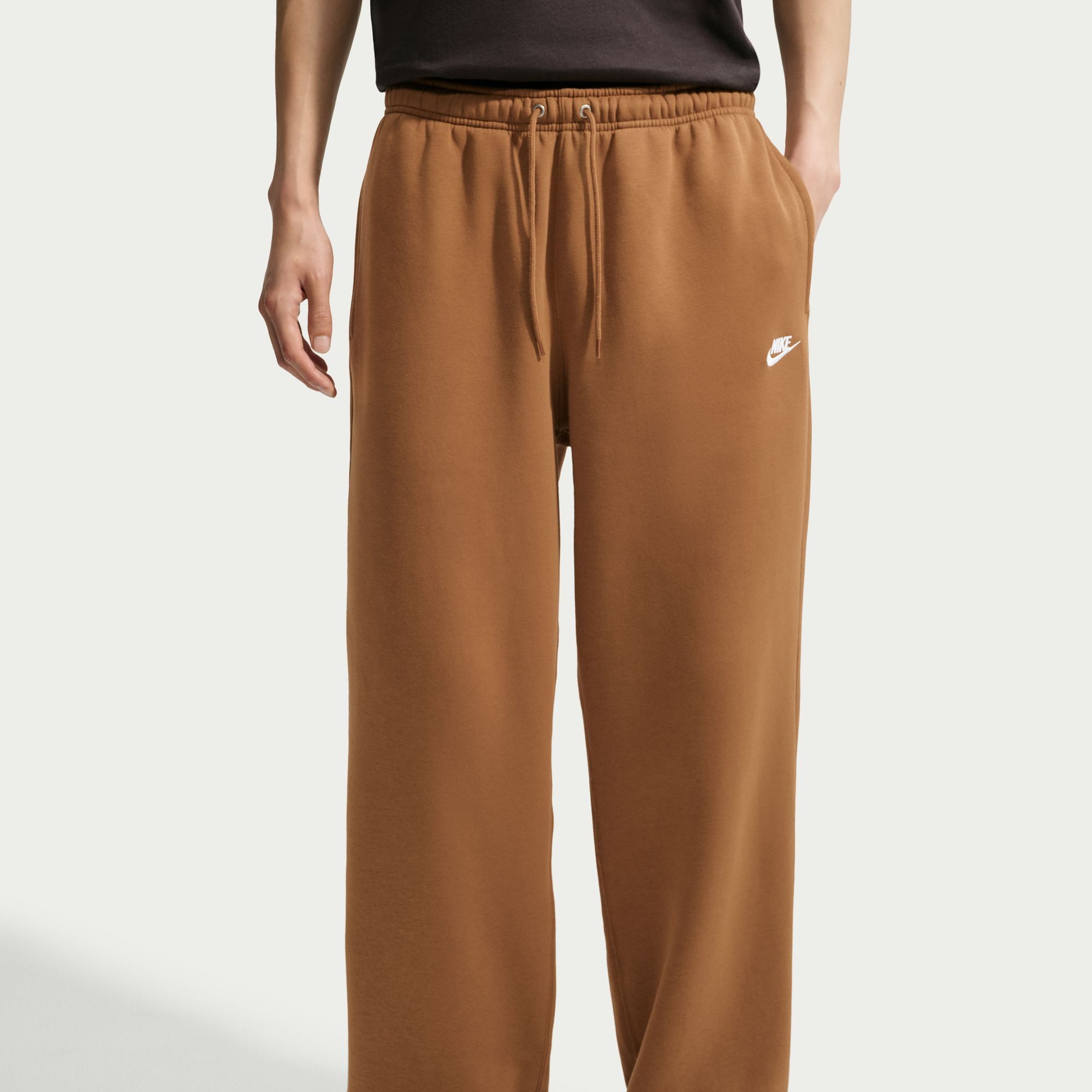 Nike Sportswear Sporthose M NK CLUB BB BUNGEE PANT mit Eingrifftaschen und Gesäßtasche, aus Baumwollmischung in Sweatware
