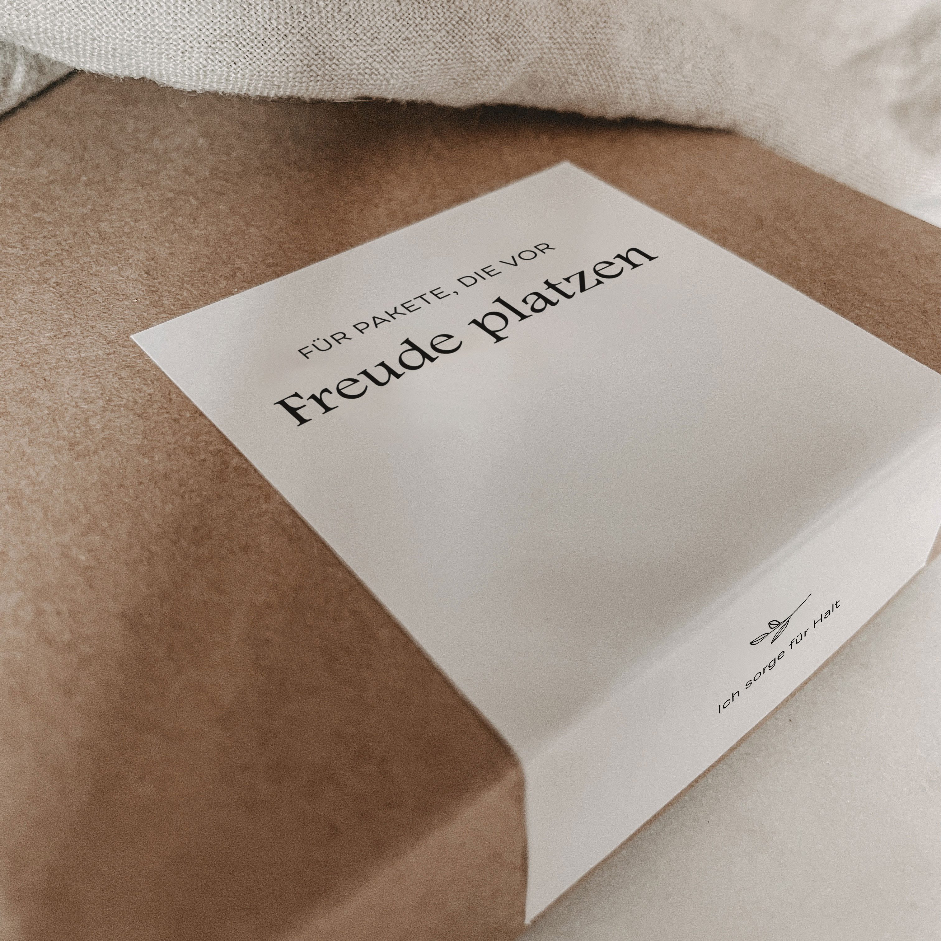 NORDEULE Aufkleber Für Pakete die vor Freude platzen, (10tlg), Verschlussetiketten für Geschenke Pakete Briefpost Verpackung