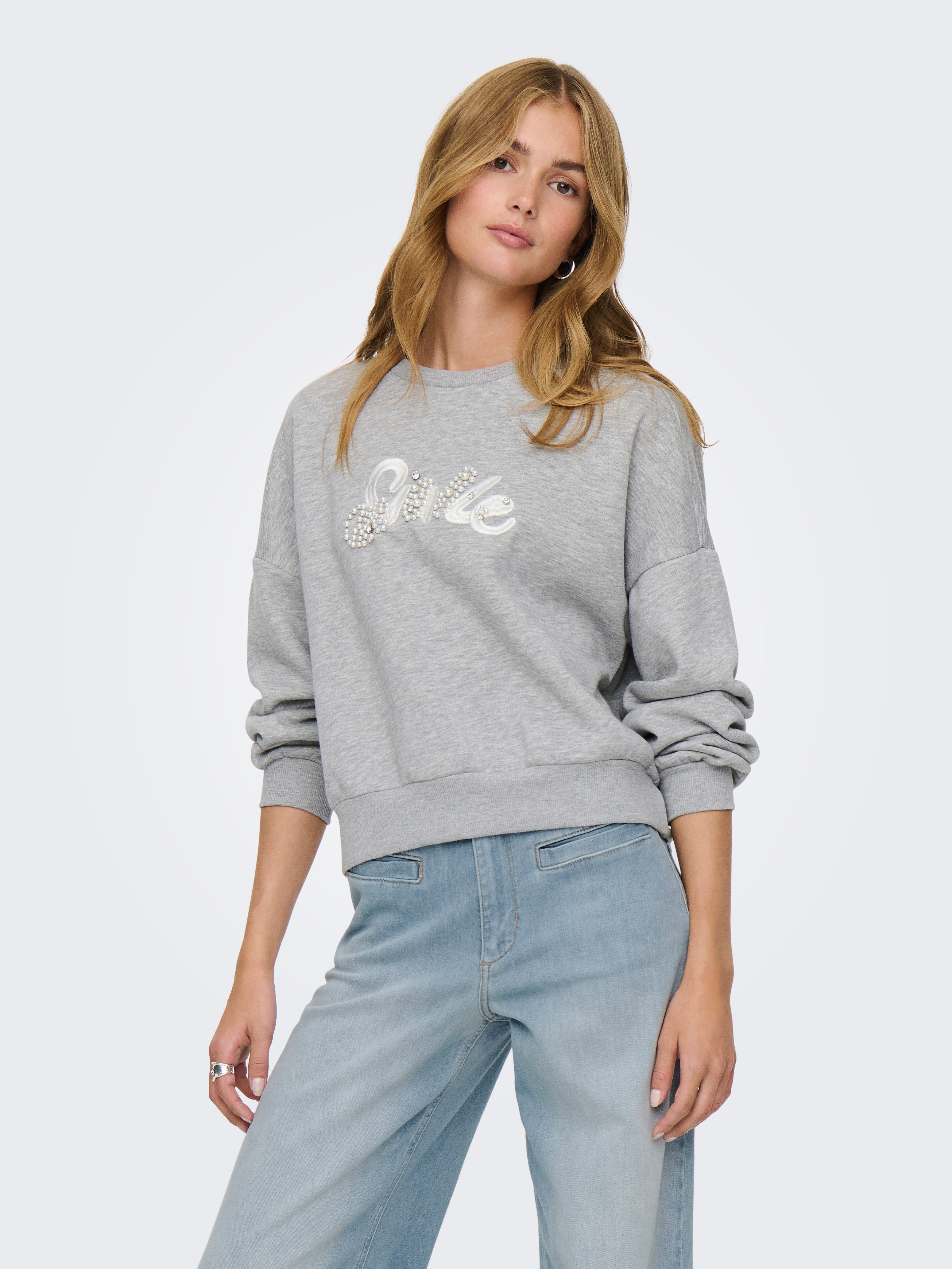 ONLY Sweatshirt ONLALMA L/S O-NECK DETAIL BOX CC UB SWT mit Zierperlen