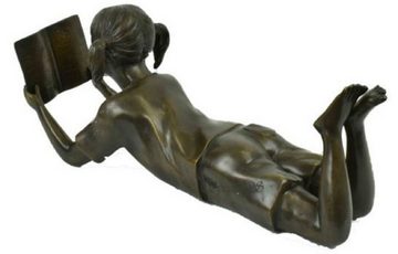 Casa Padrino Dekofigur Luxus Bronzefigur liegendes Mädchen liest Bronze 22 x 60 x H. 27 cm - Bronze Skulptur - Dekofigur - Deko Accessoires