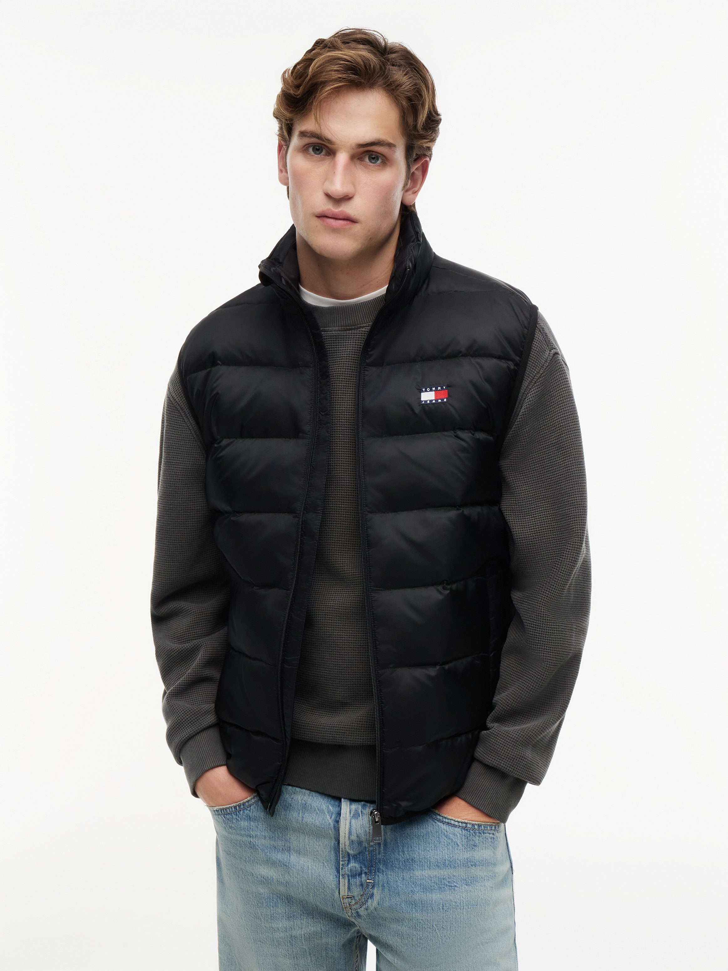 Tommy Jeans Daunenweste TJM LIGHT DOWN PACKABLE VEST Regular fit mit Stehkragen