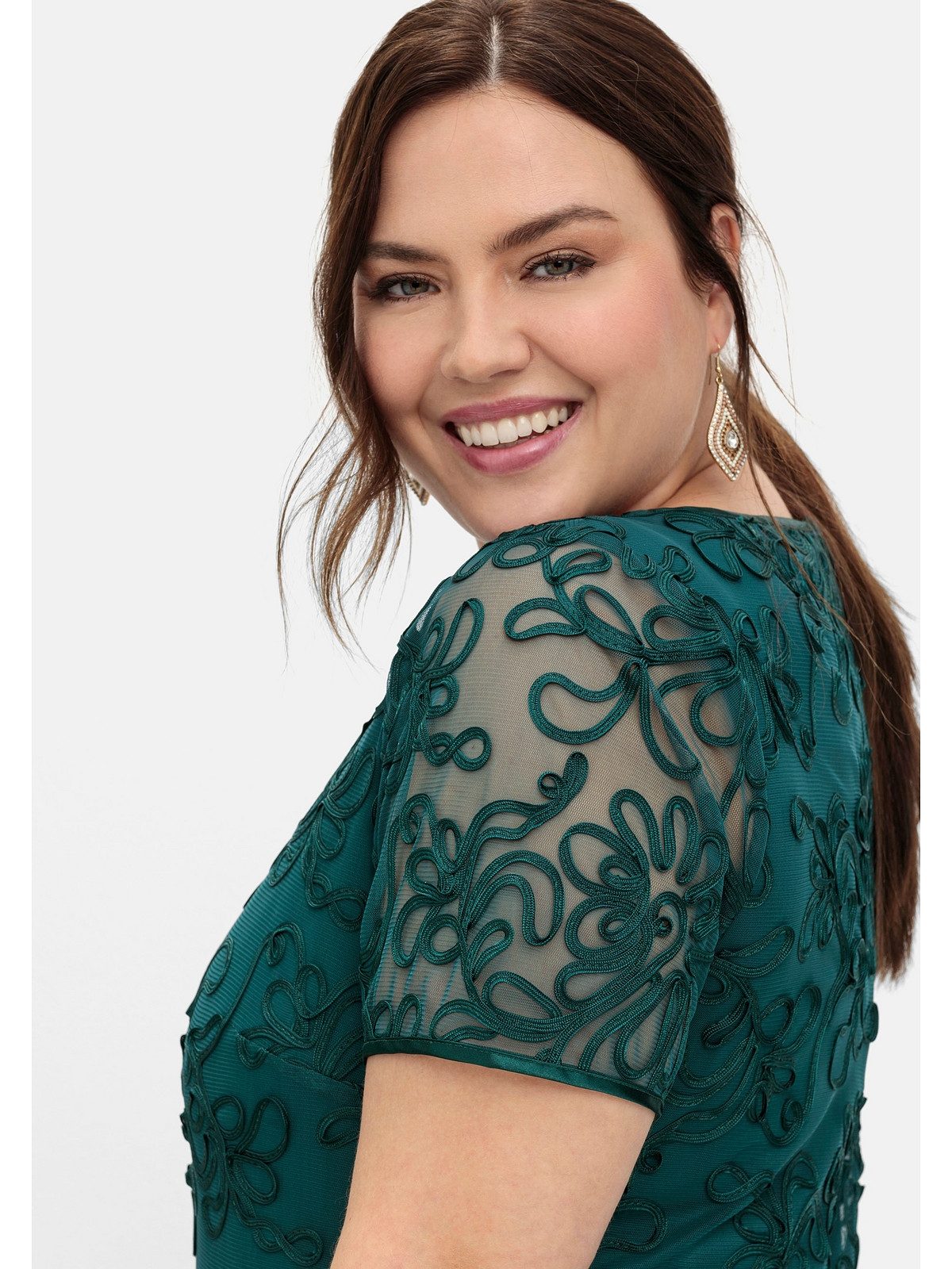 Sheego Abendkleid Große Größen aus Mesh, mit Zierborten
