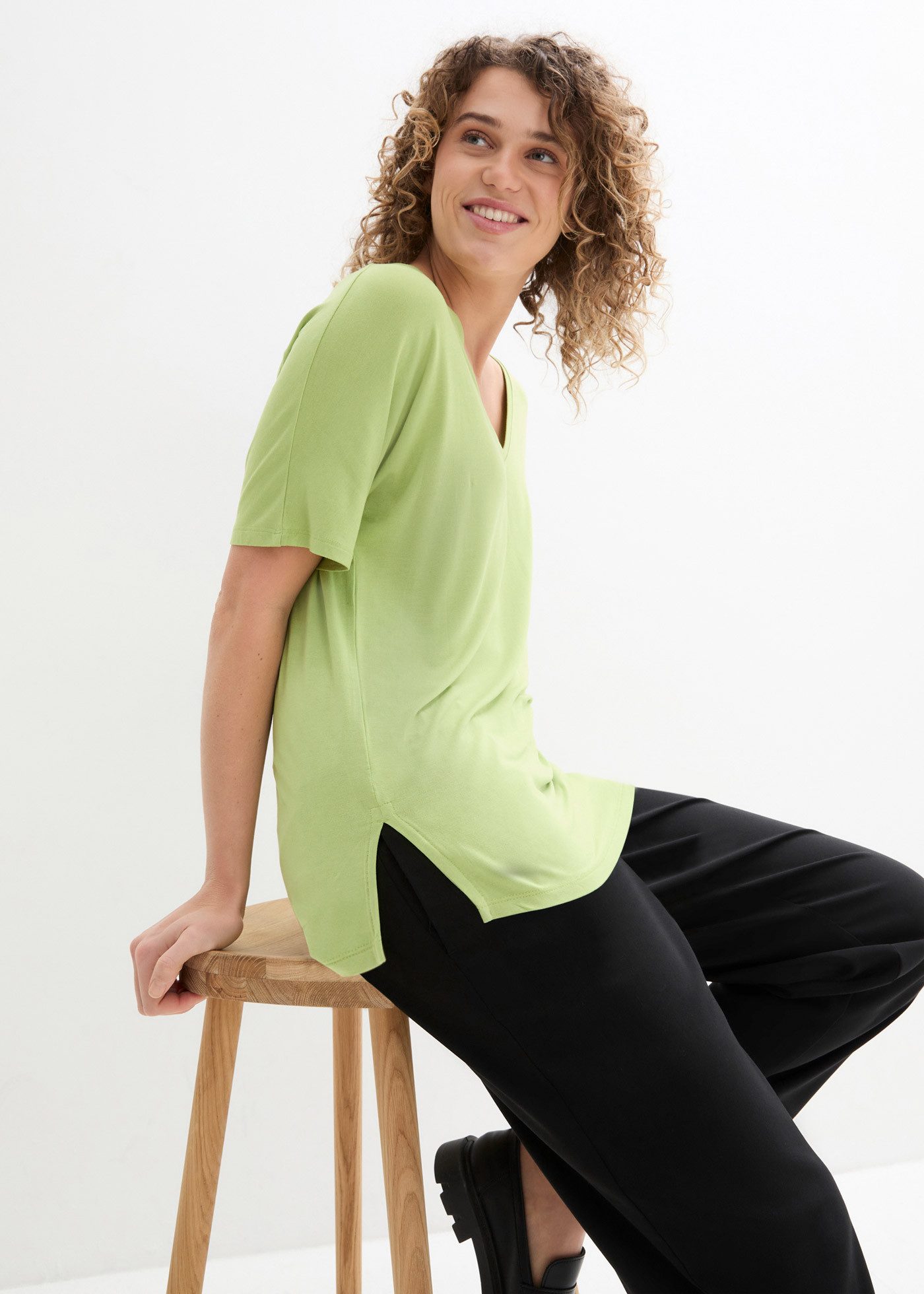 bonprix T-Shirt Oversize-Passform, Halbarm-Design, aus Viskose-Mix mit Elasthan