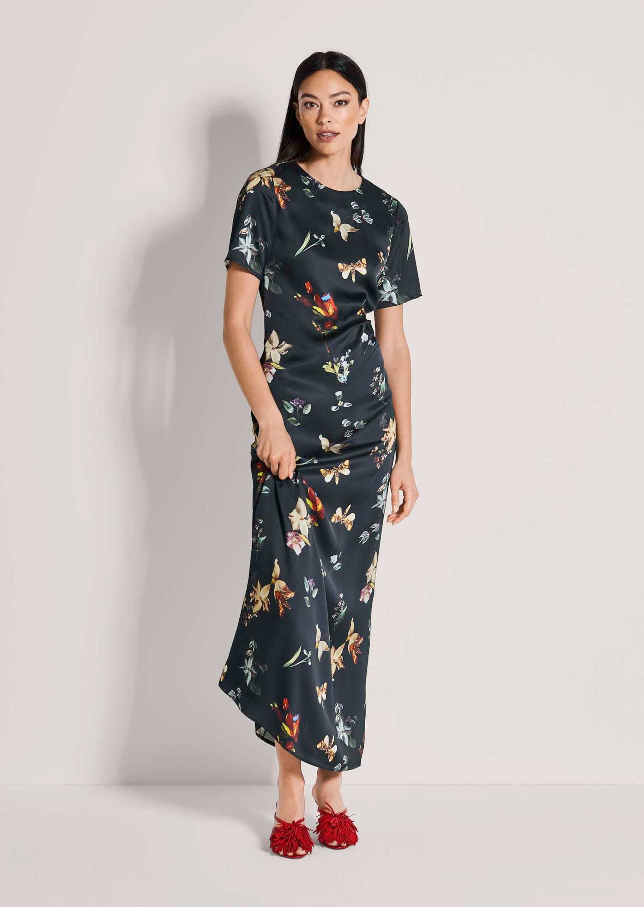MADELEINE Maxikleid Maxikleid mit floralem Print Viskosekleid mit Rundhals, Reißverschluss, Kurzarm und Knöchellänge