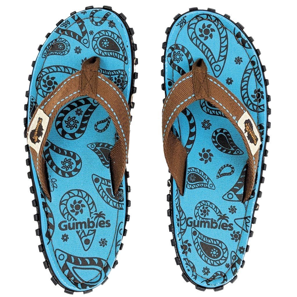 Gumbies Original in Paisley T-Strap-Zehentrenner aus recycelten Materialien hergestellt, stabile Gummisole