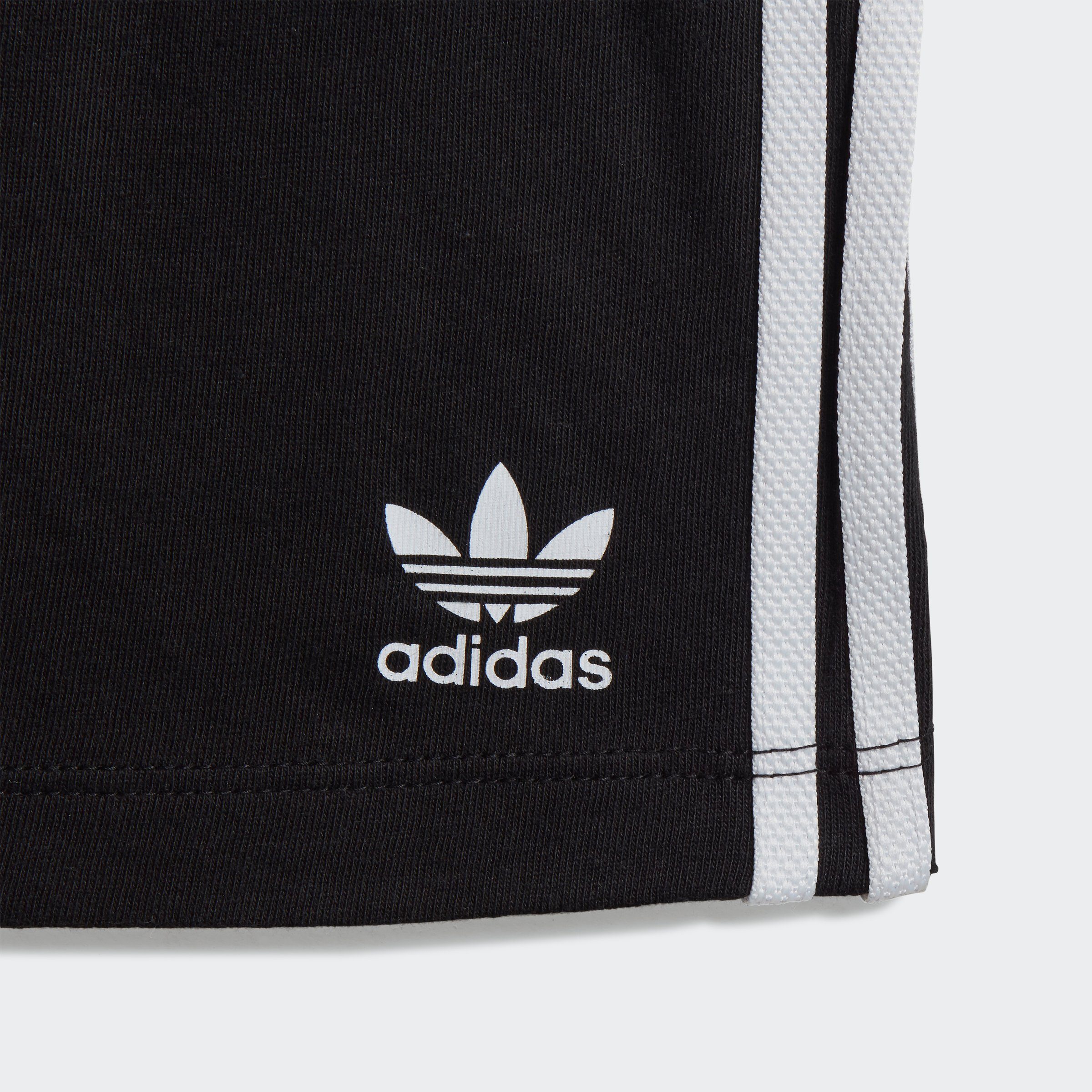 adidas Originals T-Shirt UND Black SET Shorts / TREFOIL & (Set) SHORTS White