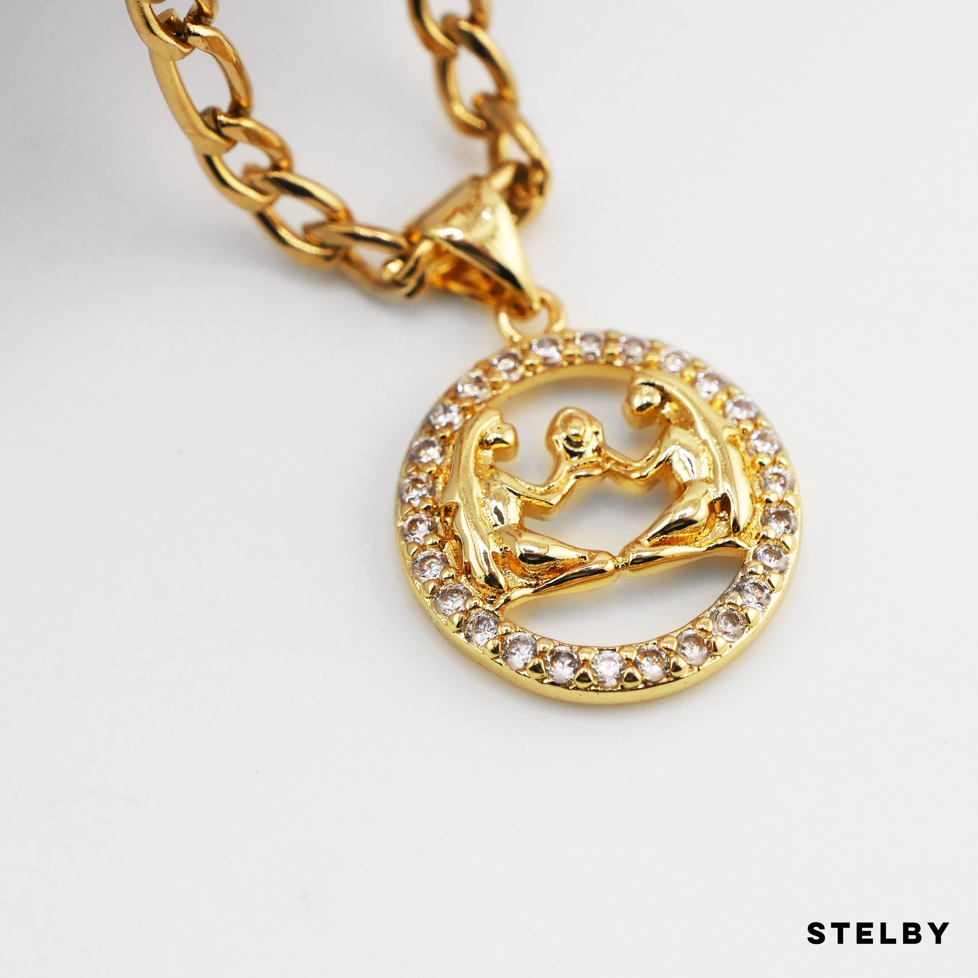 Stelby Kette mit Anhänger Sternzeichen Zwillinge Halskette vergoldet - Schmuck für Damen (Weihnachtsgeschenk), Valentinstaggeschenk, Muttertaggeschenk, Geburtstagsgeschenk