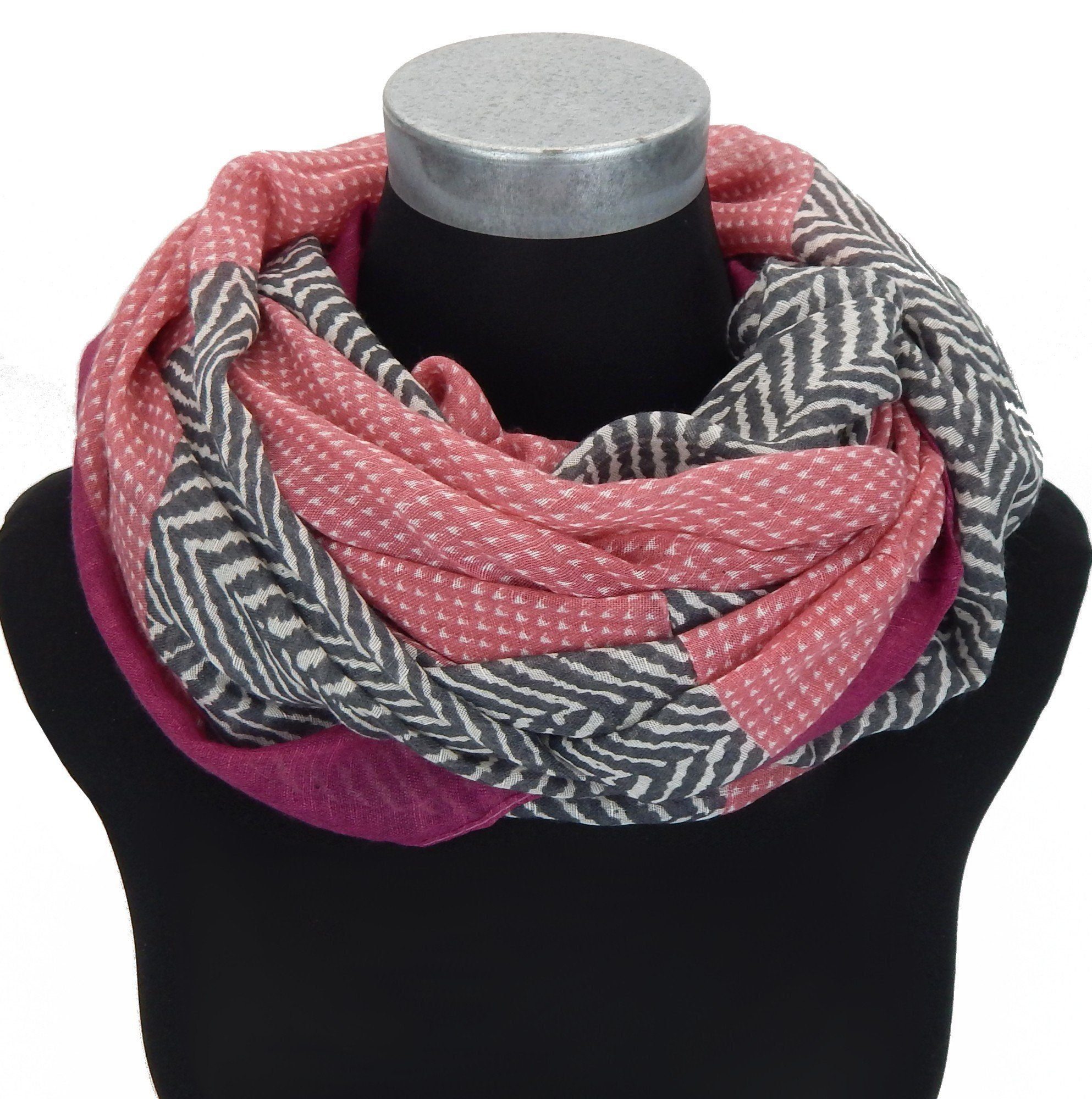 Ella Jonte Loop, mit modernem Rauten-Muster und stylishem Color-Blocking