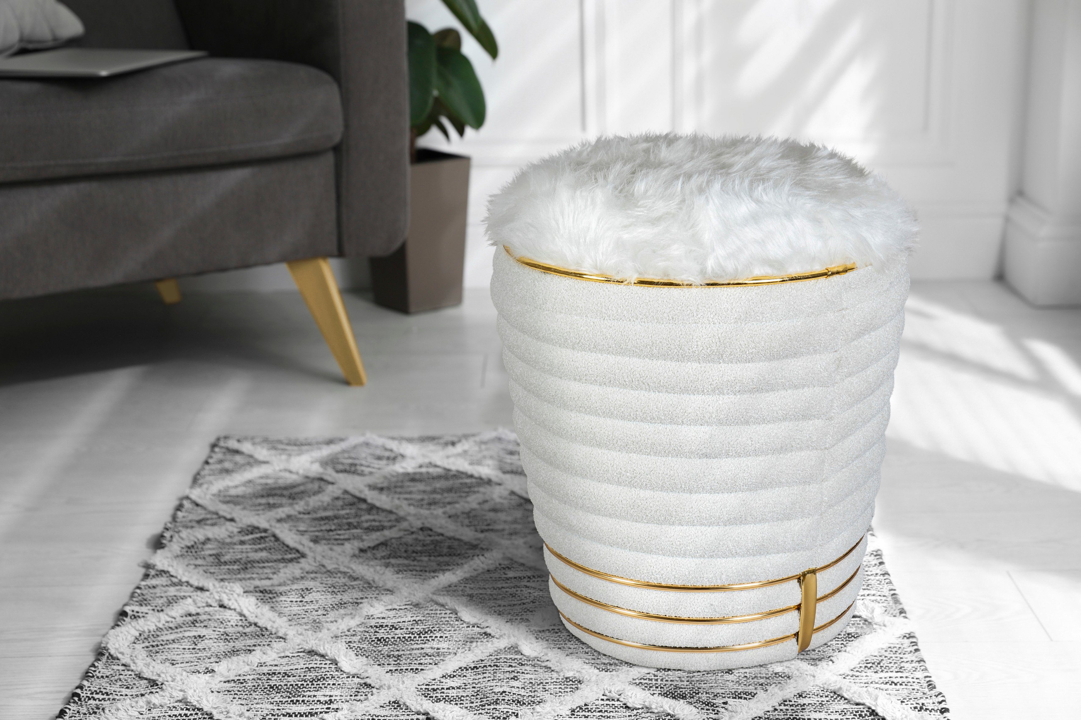 Sitzhocker Hocker Doric, trendiger Look, ästhetische Farbgebung, schöne Steppung