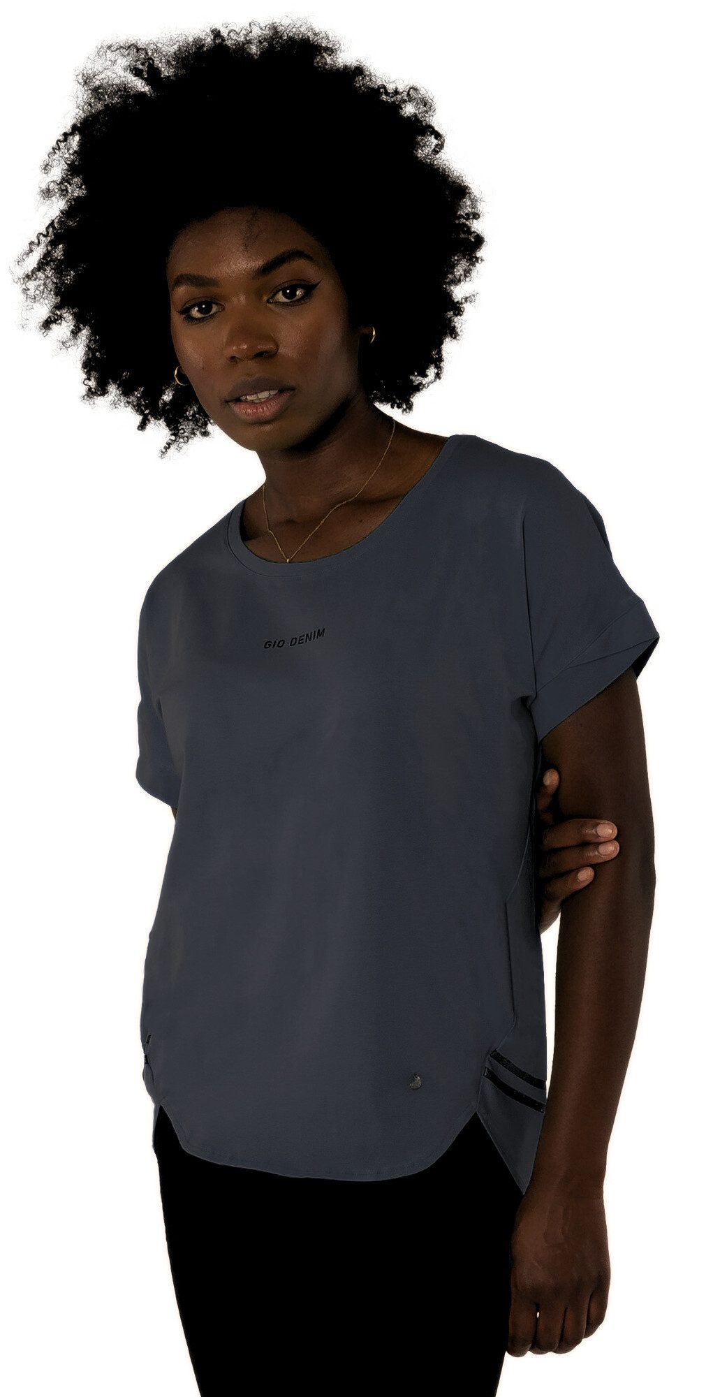 Gio Milano Kurzarmshirt G30-1112 mit feinem Label-Print mit seitlich vorverlegten Nähten für modernen Schnitt