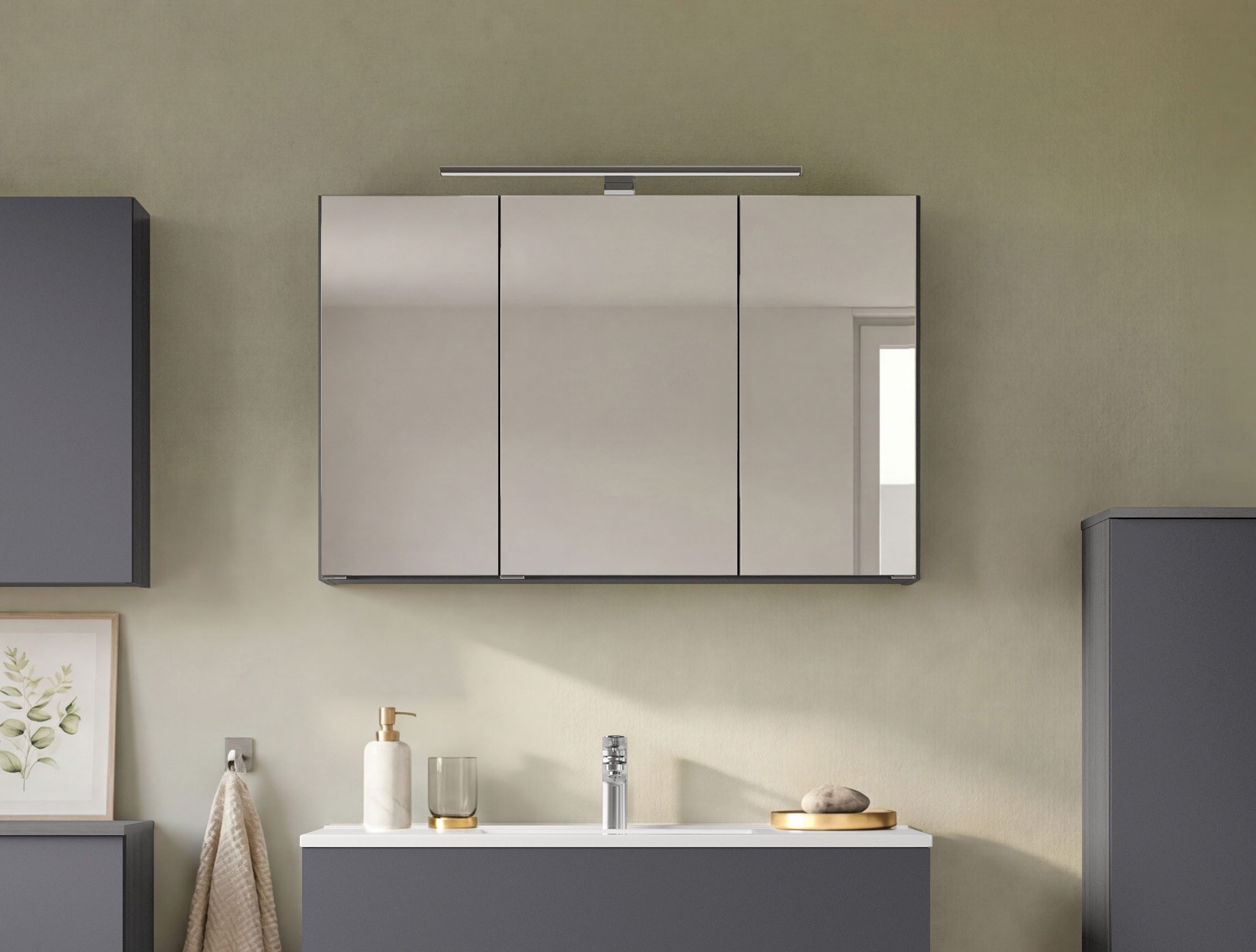 OTTO home Spiegelschrank BOZEN, 3D-Spiegelschrank 100 cm (Badezimmerschrank, Badschrank, Stauraum, Badmöbel, Schrank) Inklusive LED-Aufbauleuchte, Steckdose und – Bild 2 von 5